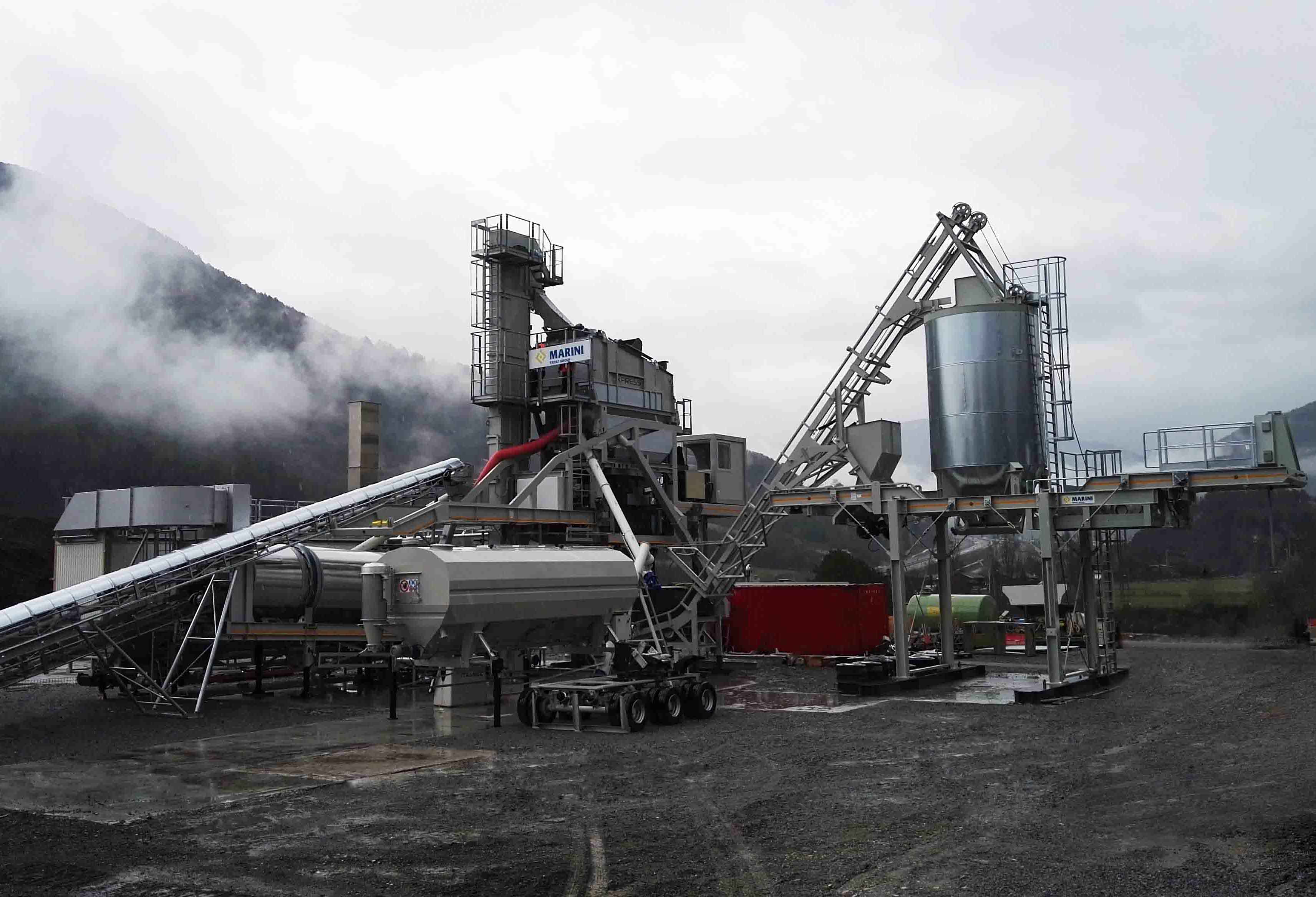 A Marini mobile asphalt plant is playing a key role in the construction of a new highway in Calabria in Southern Italy Marini mobile asphalt plant