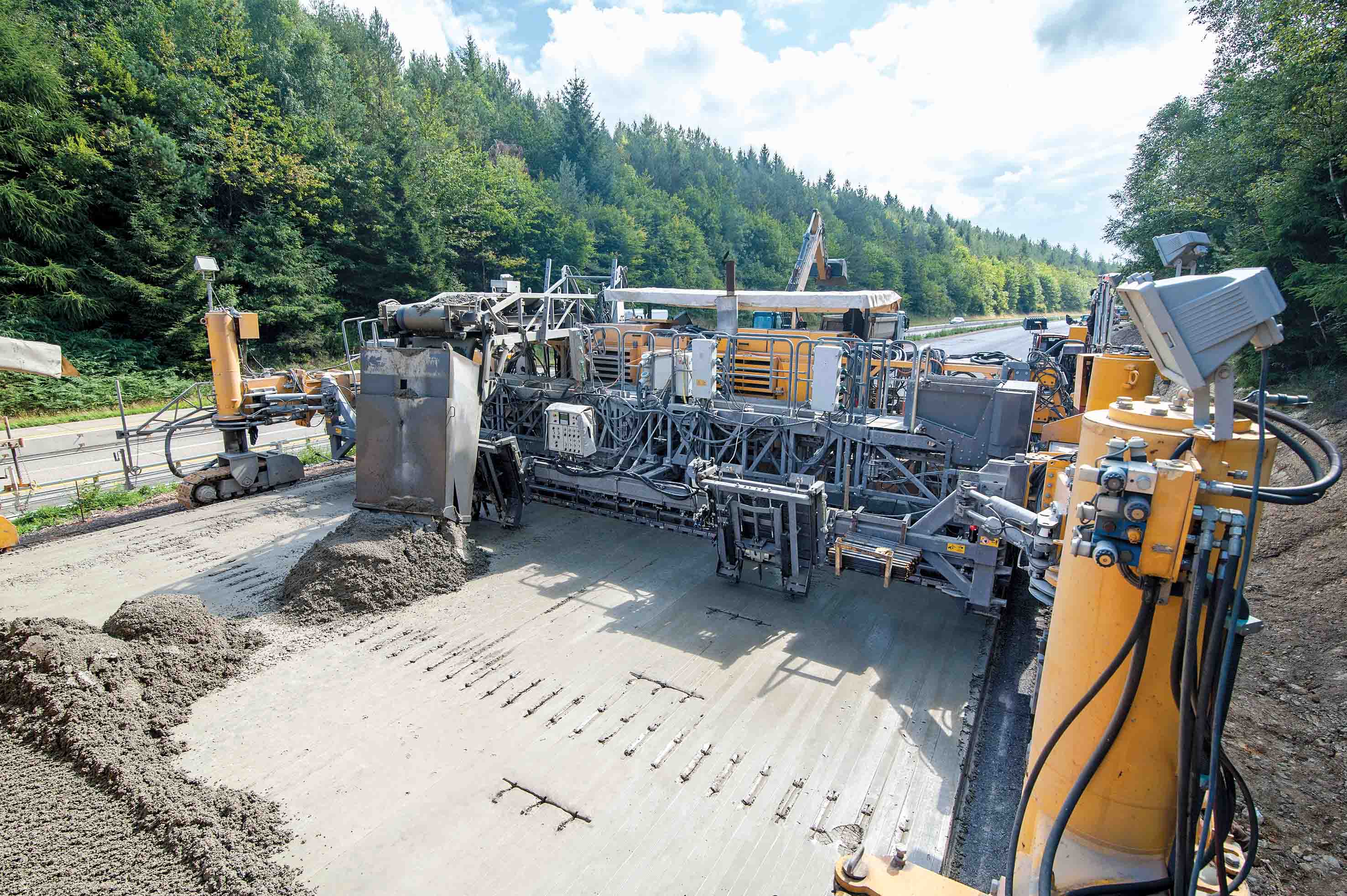 Dual layer slipforming techniques have been used to rebuild key Autobahn links in Germany Dual layer slipforming