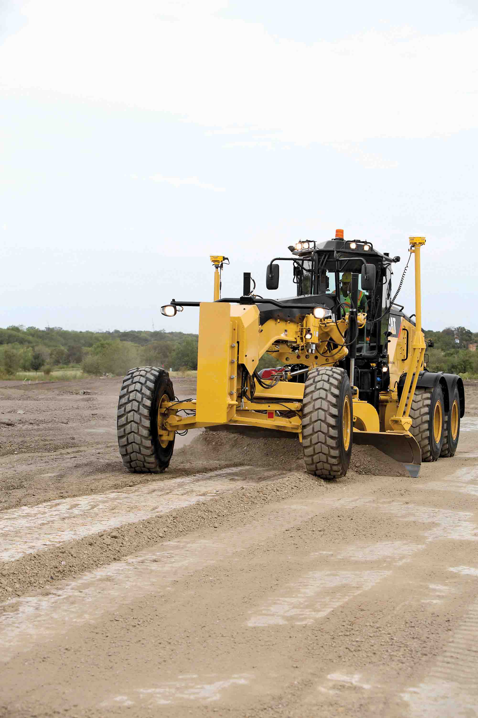 Caterpillar’s new grader is available with different emissions systems to suit local market needs Caterpillar’s new grader