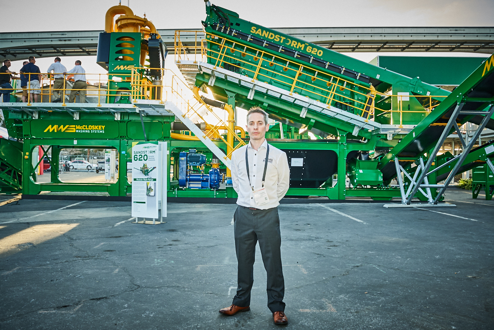 Sean Loughran with MWS’ Sandstorm 620 sand washing plant MWS’ Sandstorm 620 sand washing plant