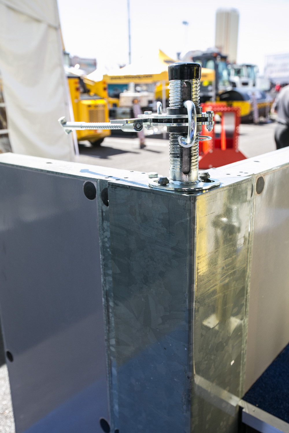 Doka’s Framax Xlife stripping corner incorporates a ratchet for easy operation Doka’s Framax Xlife