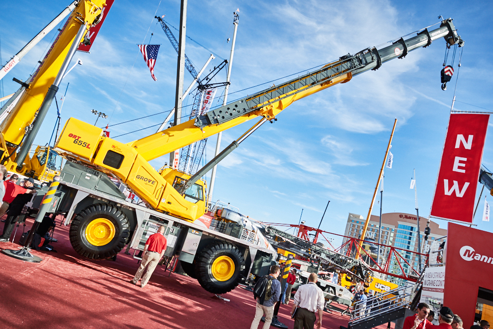 The GRT655 includes features typically associated with larger cranes. Manitowoc GRT655