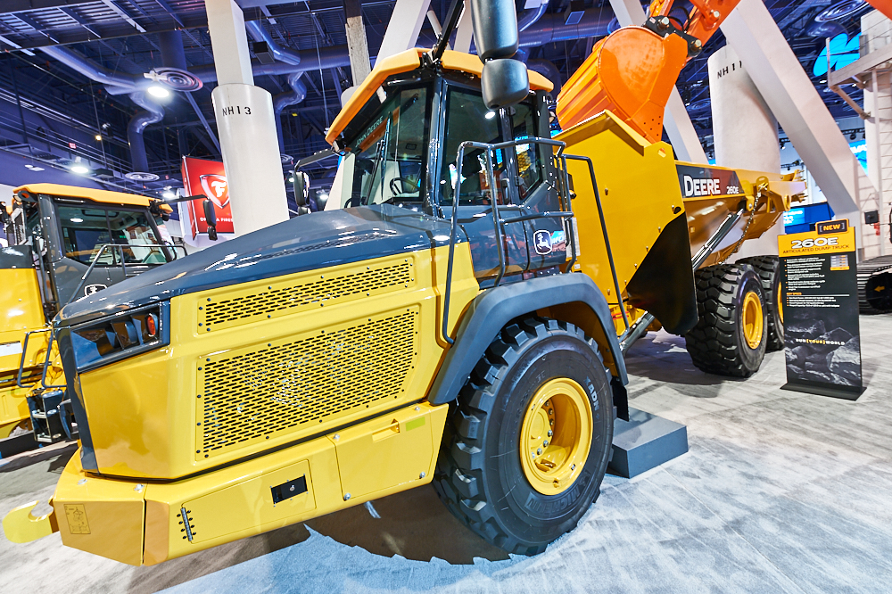 E Series models have new cabs, chassis and axles Conexpo 2017 John Deere 310E truck