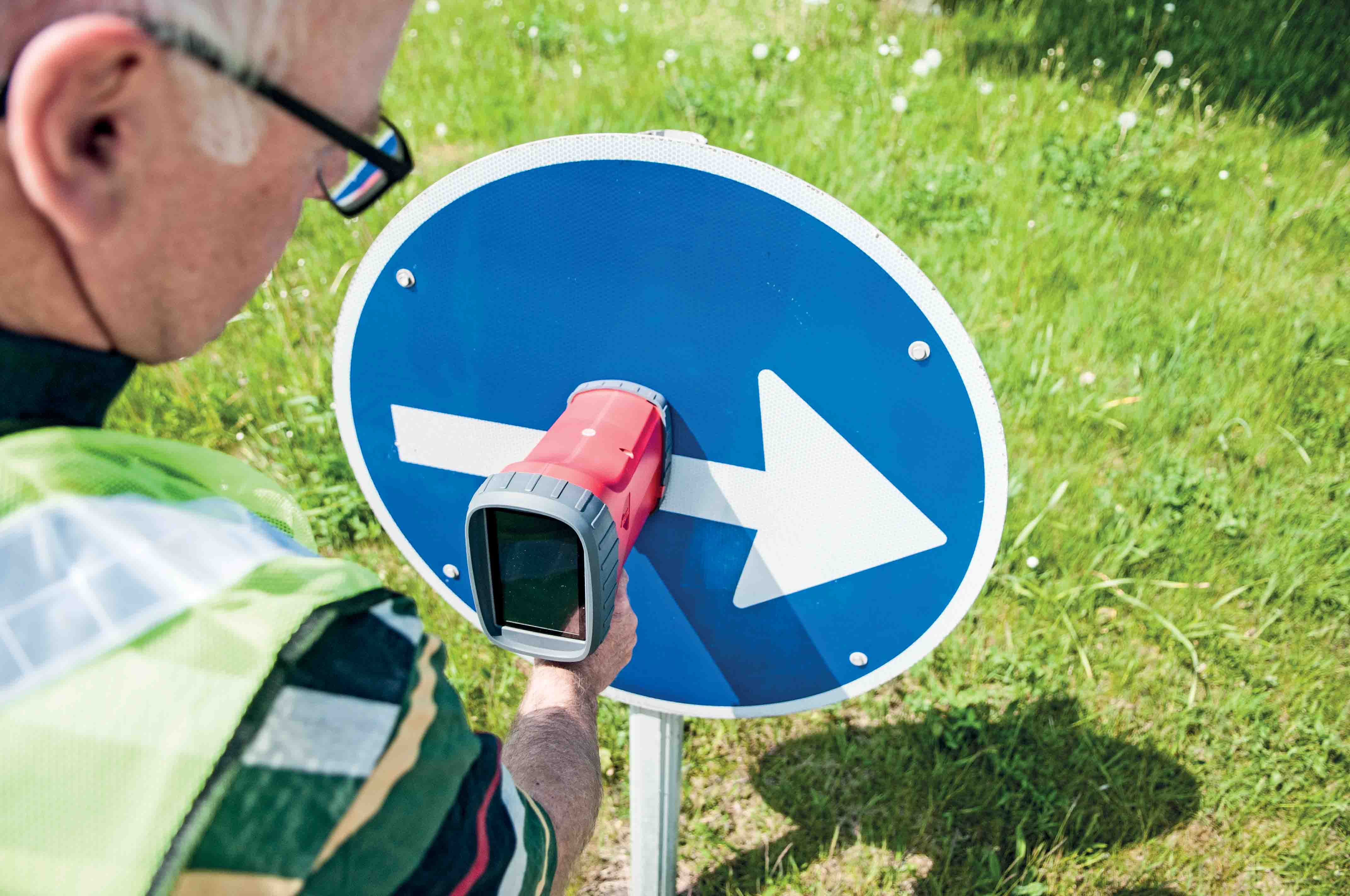 RetroSign GRX has a pre-set measurement programme Delta’s RetroSign GRX retroreflectometer