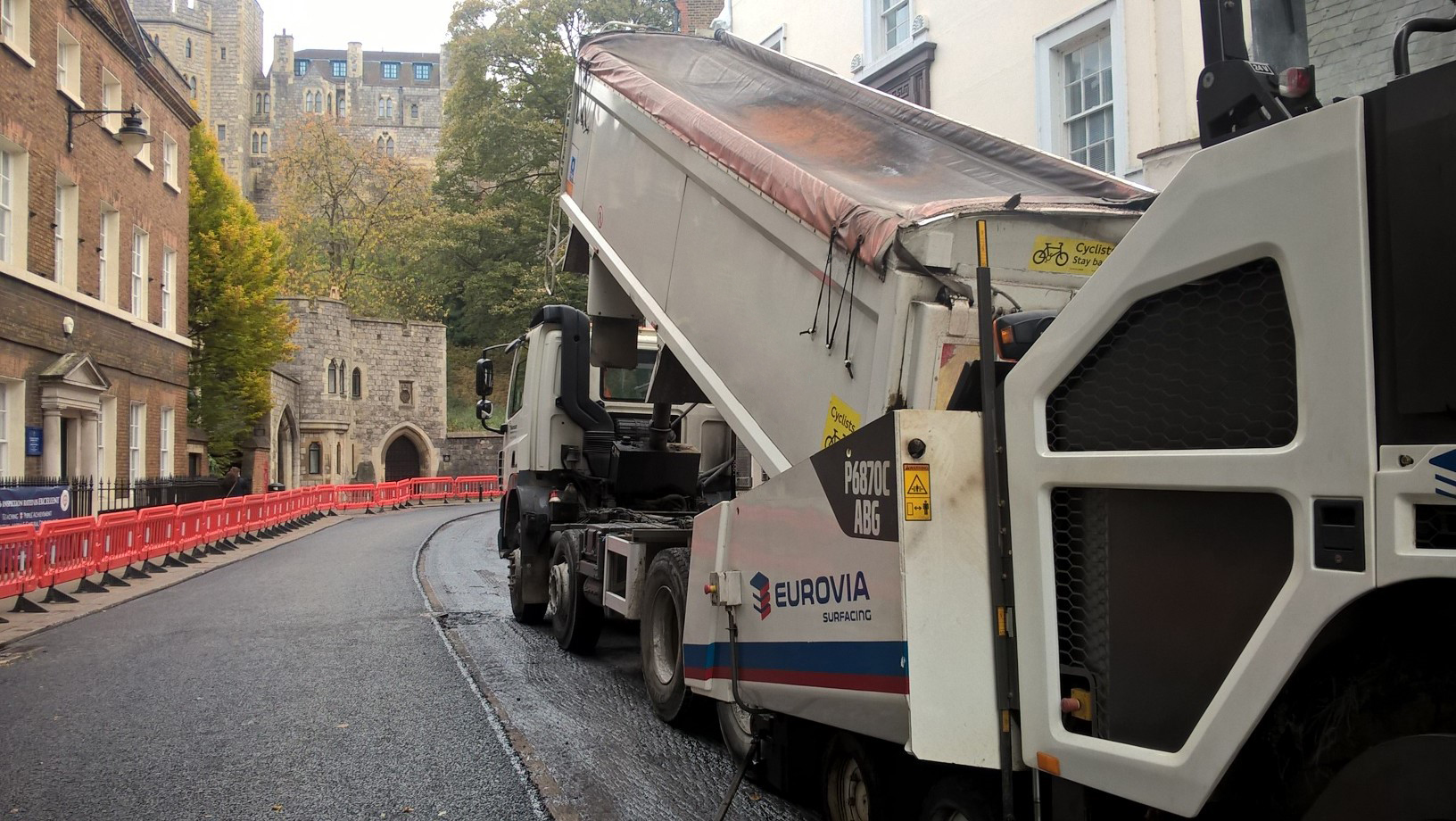 Road surfacing fit for a queen Eurovia surfacing