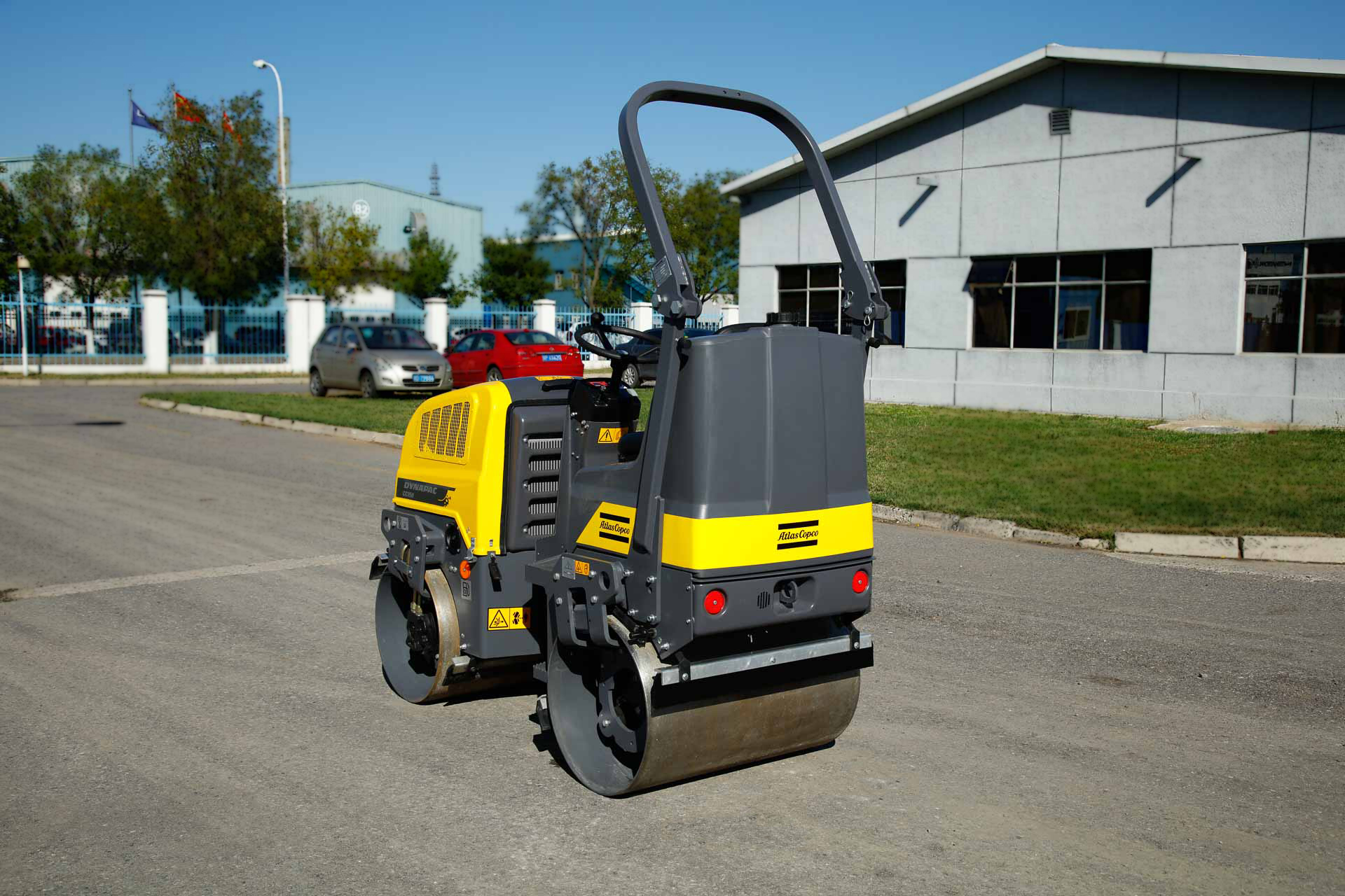 Dynapac’s new compact asphalt compactor suits use with rental markets Dynapac asphalt compactor