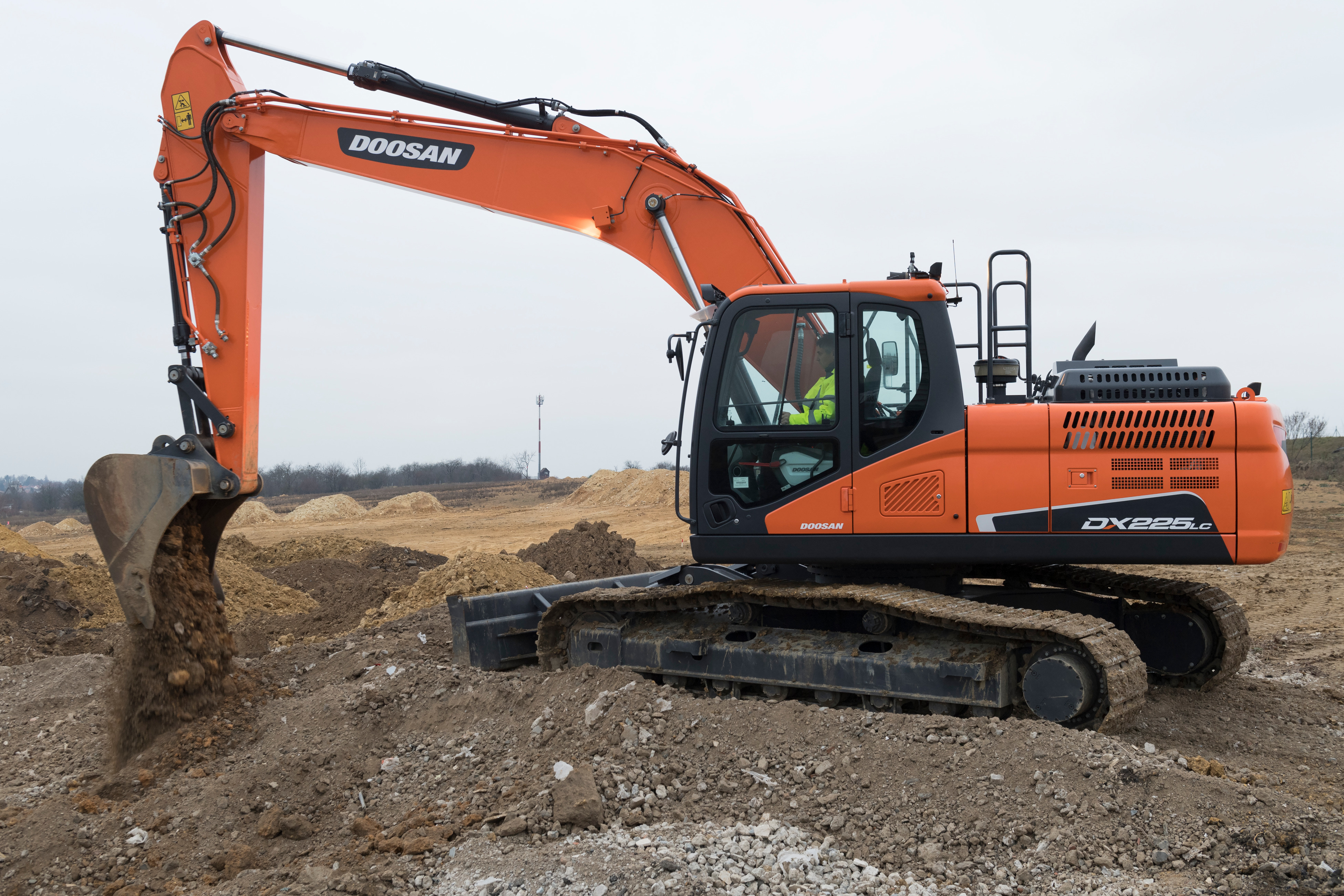Doosan’s new machine is aimed at the 21tonne market Doosan 21tonne market