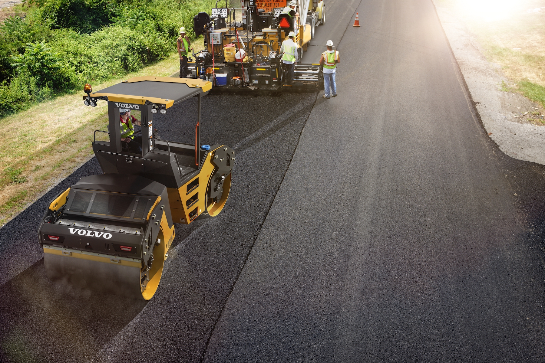Machines with oscillation such as Volvo CE’s DD105 are useful for compacting thin lifts Volvo CE’s DD105
