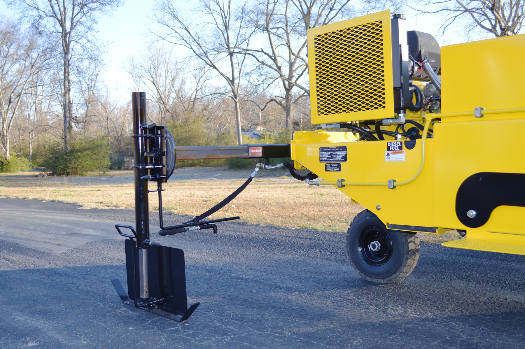 The DA 350 features infinitely variable speed control from 0-17.6km/h in forward and reverse Neal_AutoTrim2