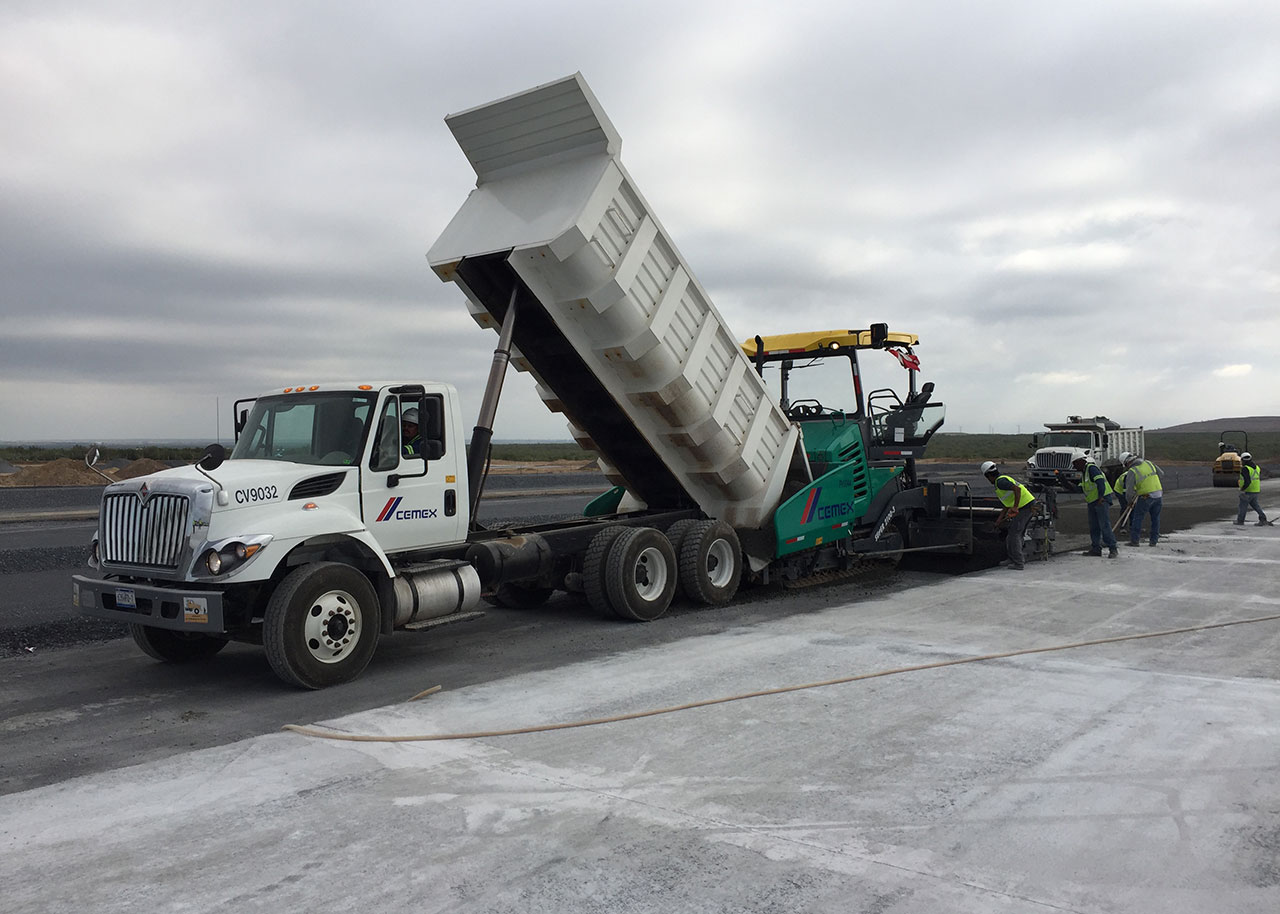 CEMEX has supplied a special material grade for use in the truck logistics facility in Mexico MEX-concrete-capable-of-withstanding-traffic-story