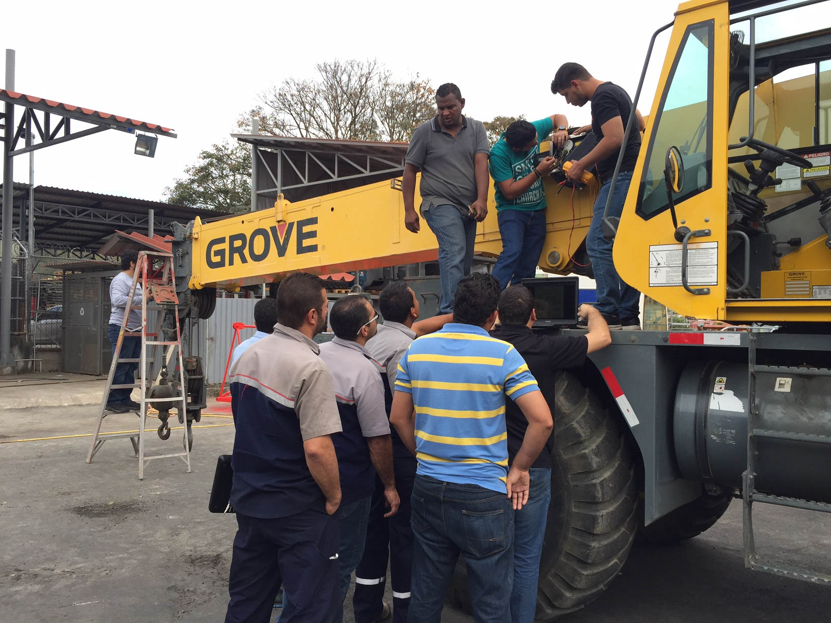 Manitowoc now offers localised training for dealer technicians in Latin America and the Caribbean Manitowoc Crane Care trainingprograms