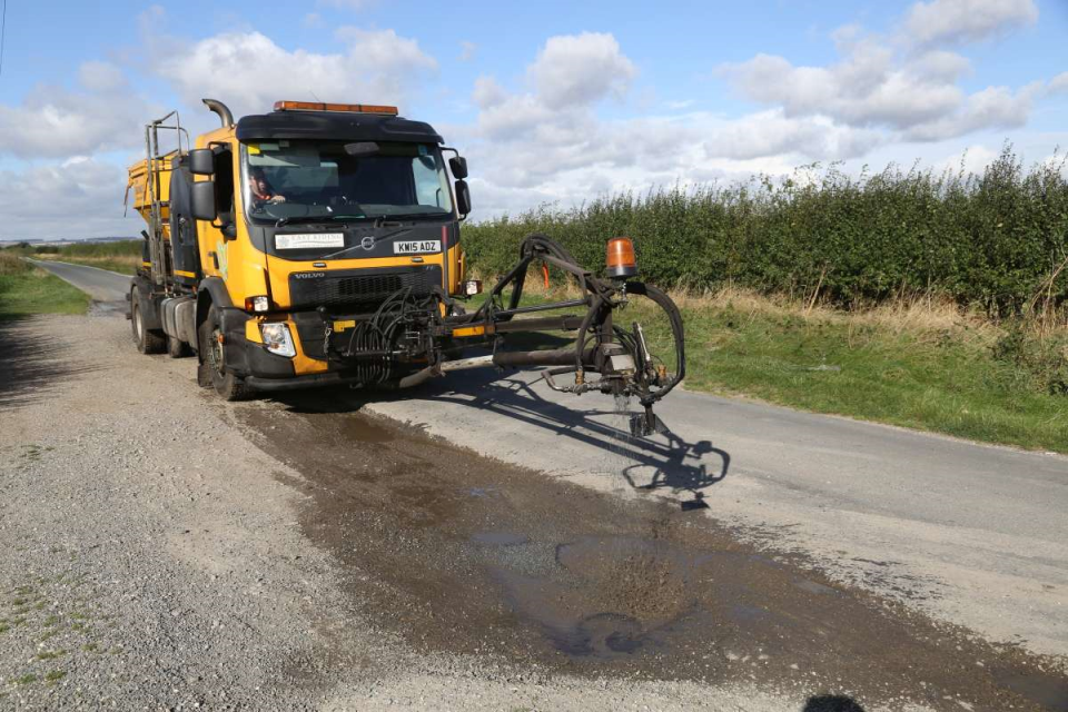 Repair work is carried out by the operative from the truck’s cab using an adjustable boom to spray AirPatch Bituchem-AirPatch-PIC1.png