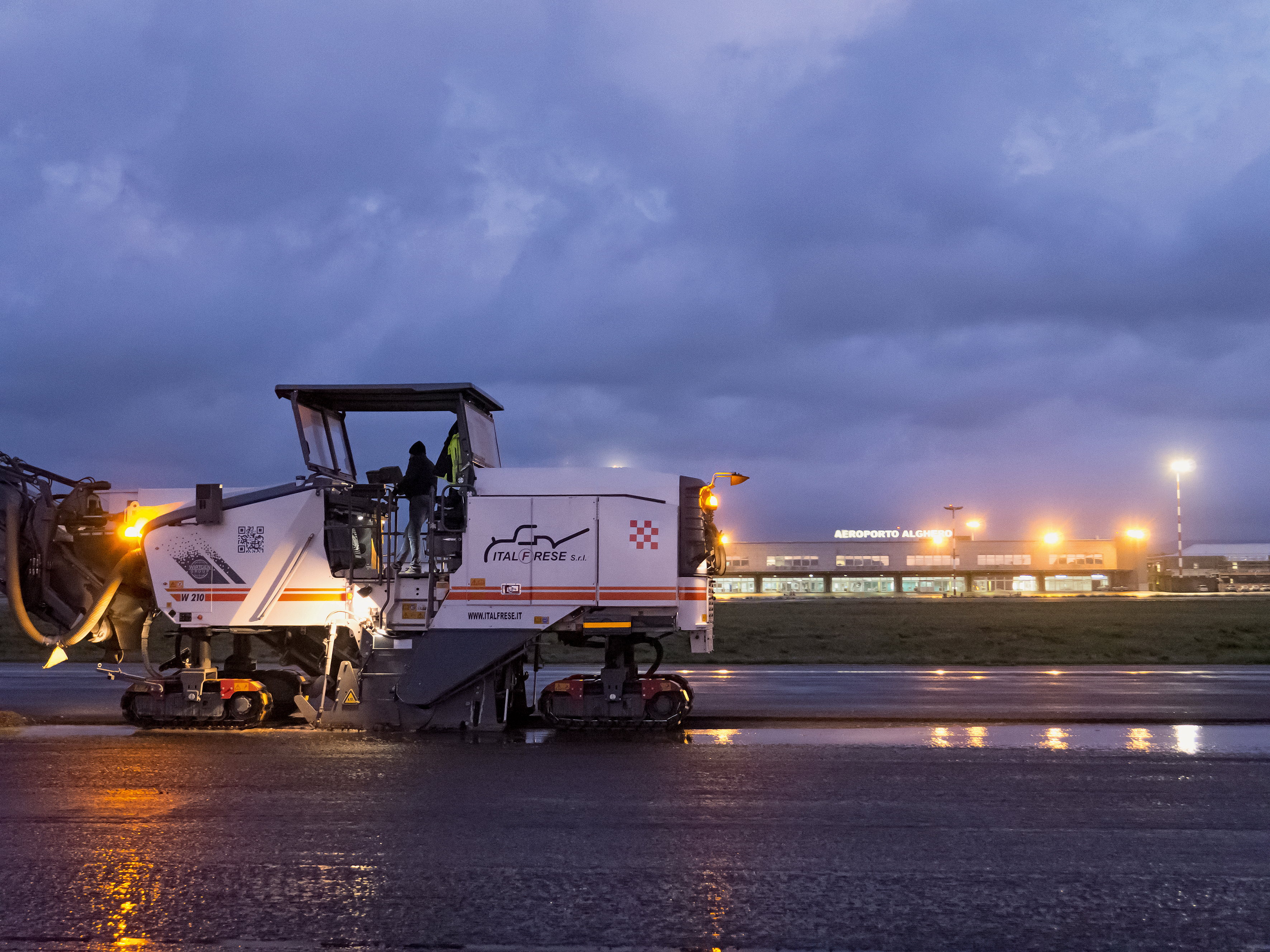 Much of the work was carried out at night B_Wirtgen_08050