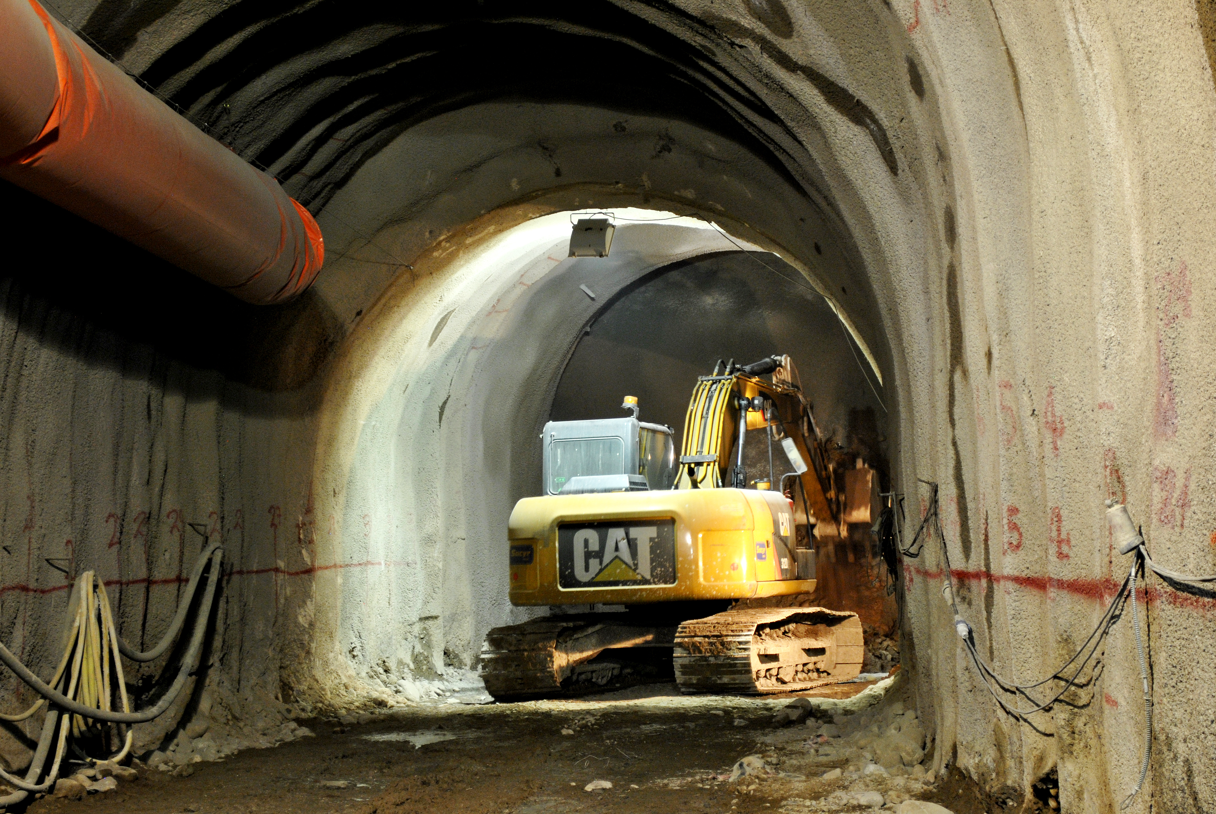 Chile’s massive infrastructure growth programme is fuelling its increasing demand for off-highway machines Going Kennedy Tunnel