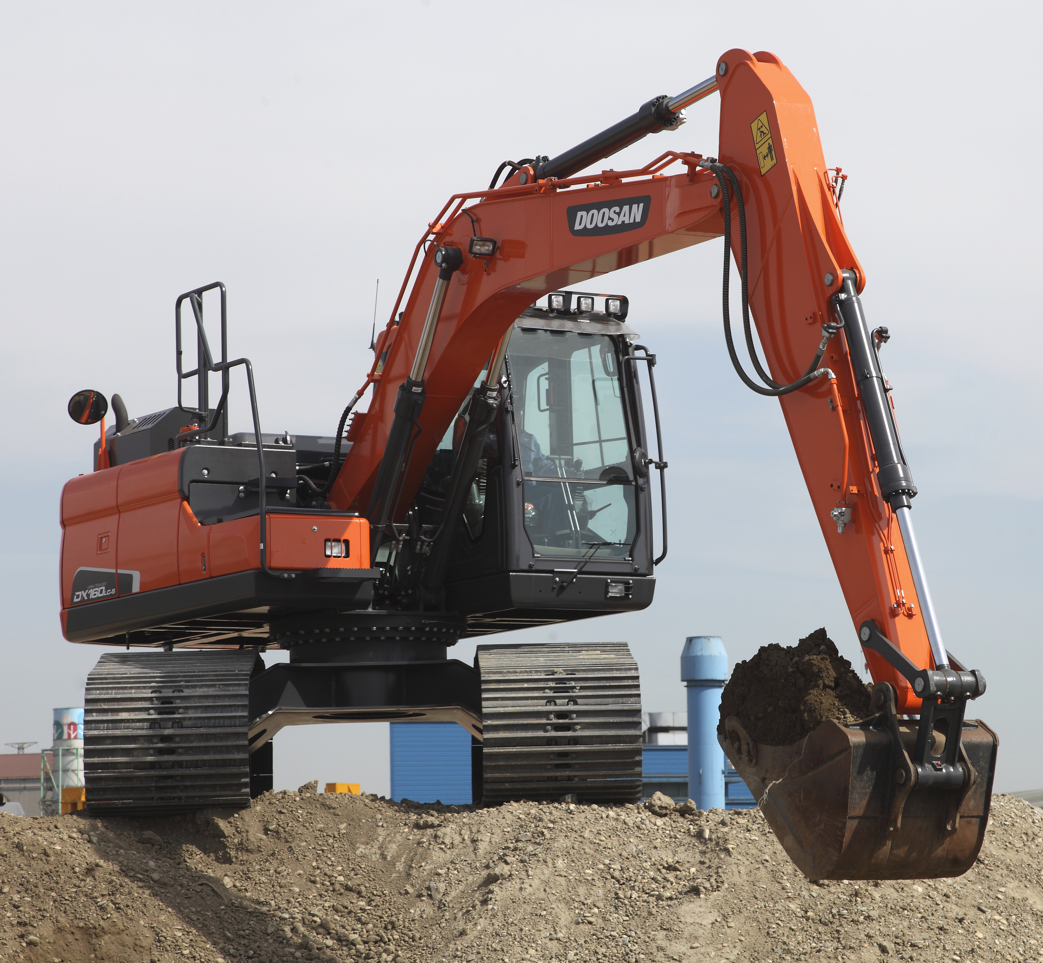Doosan’s DX160LC-5 high track Doosan’s DX160LC-5 high track.jpg
