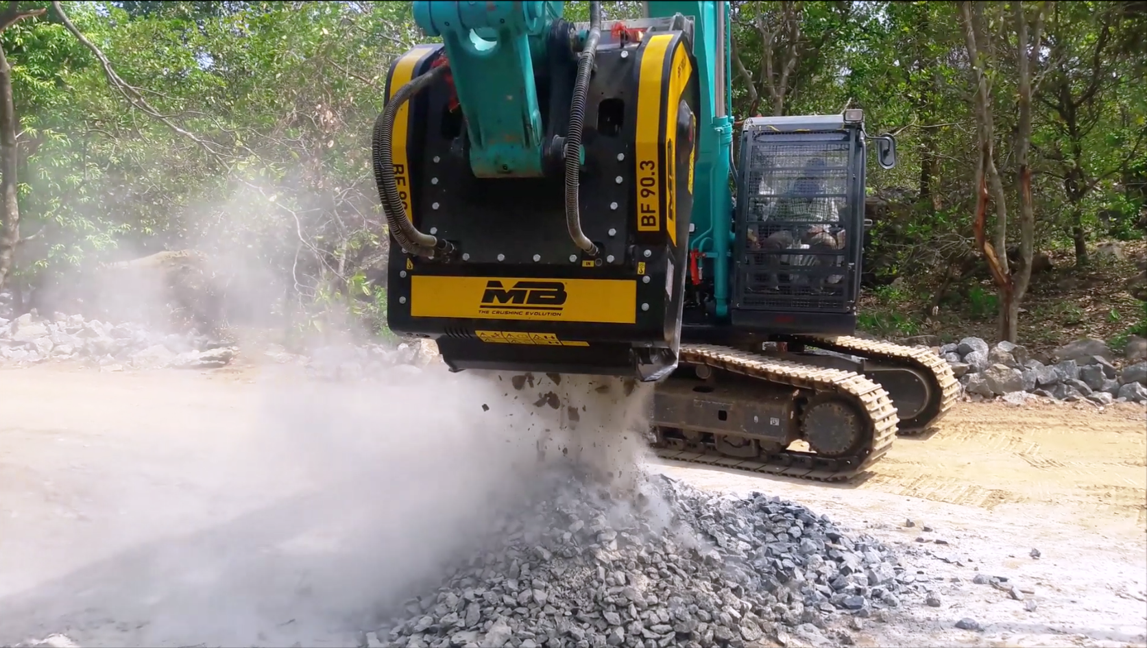 MB Crusher continues to develop its share of the hydraulic attachments segment in the Middle East MB Crusher BF 90.3 with Kobelko