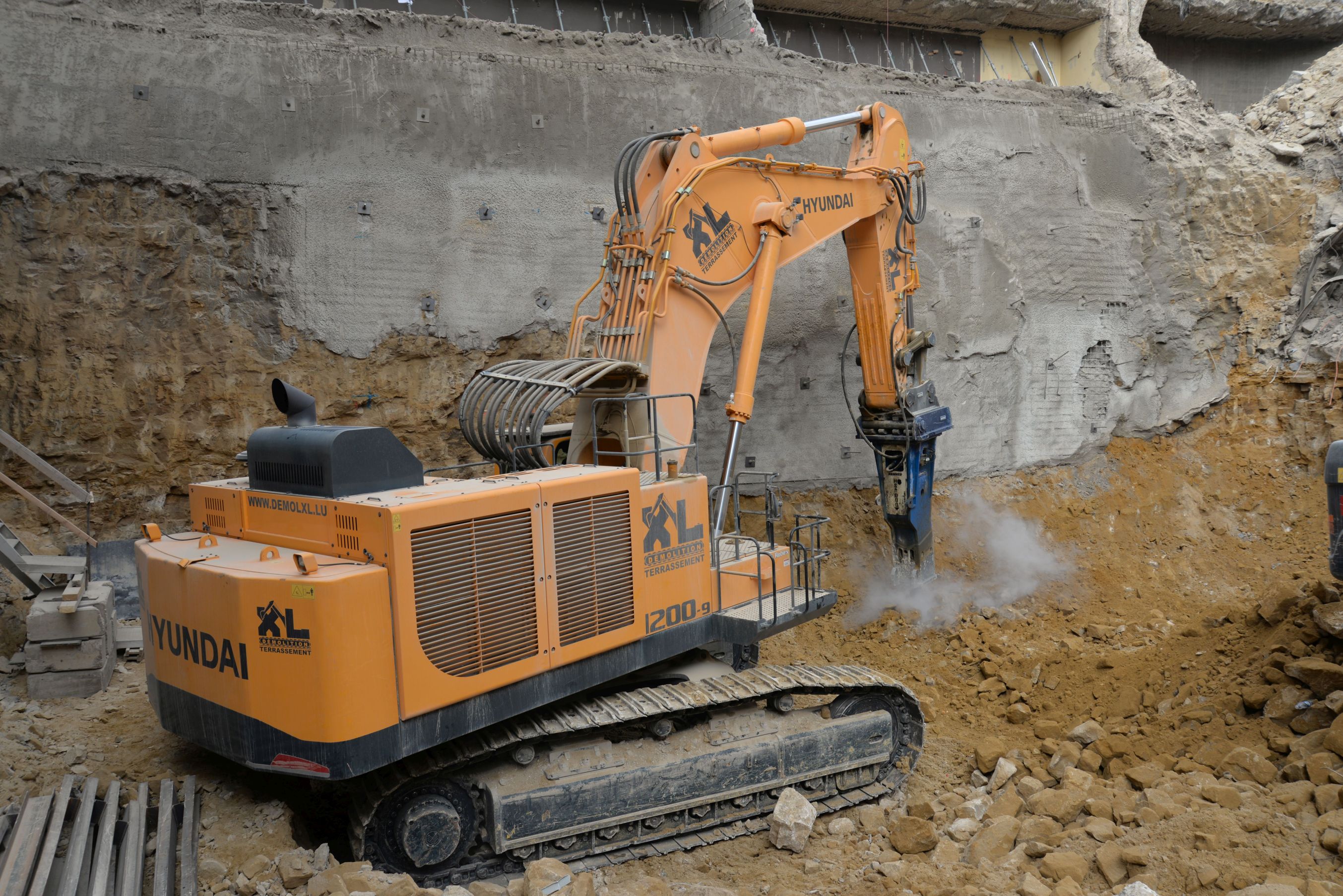 Breaking smart - Hyundai’s R1200-9 excavator in Luxembourg Breaking smart - Hyundai’s R1200-9 excavator in Luxembourg.jpg