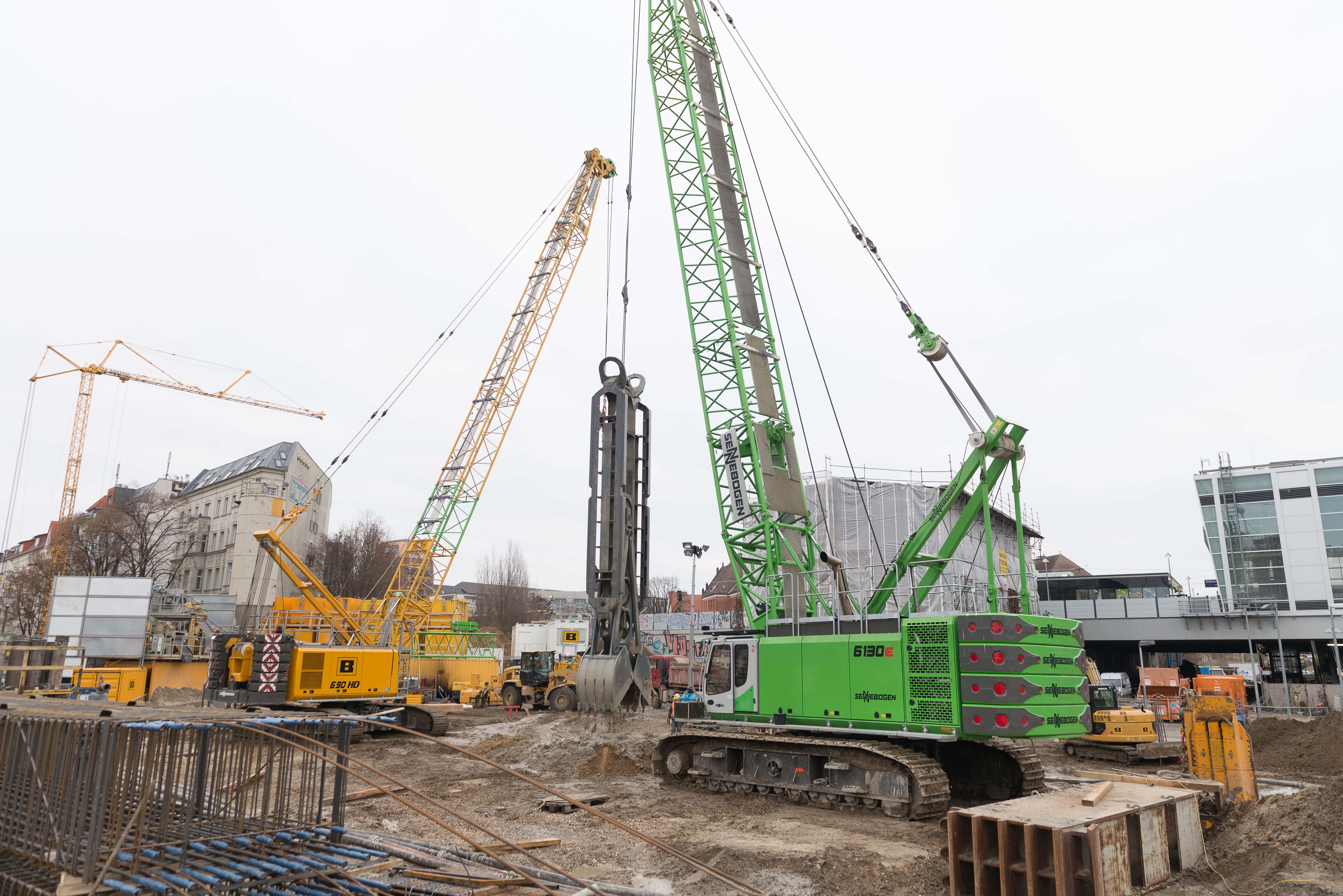 Sennenbogen’s 6130 HD: preparatory work for the BAB 100 motorway Sennebogen-Diaphragm