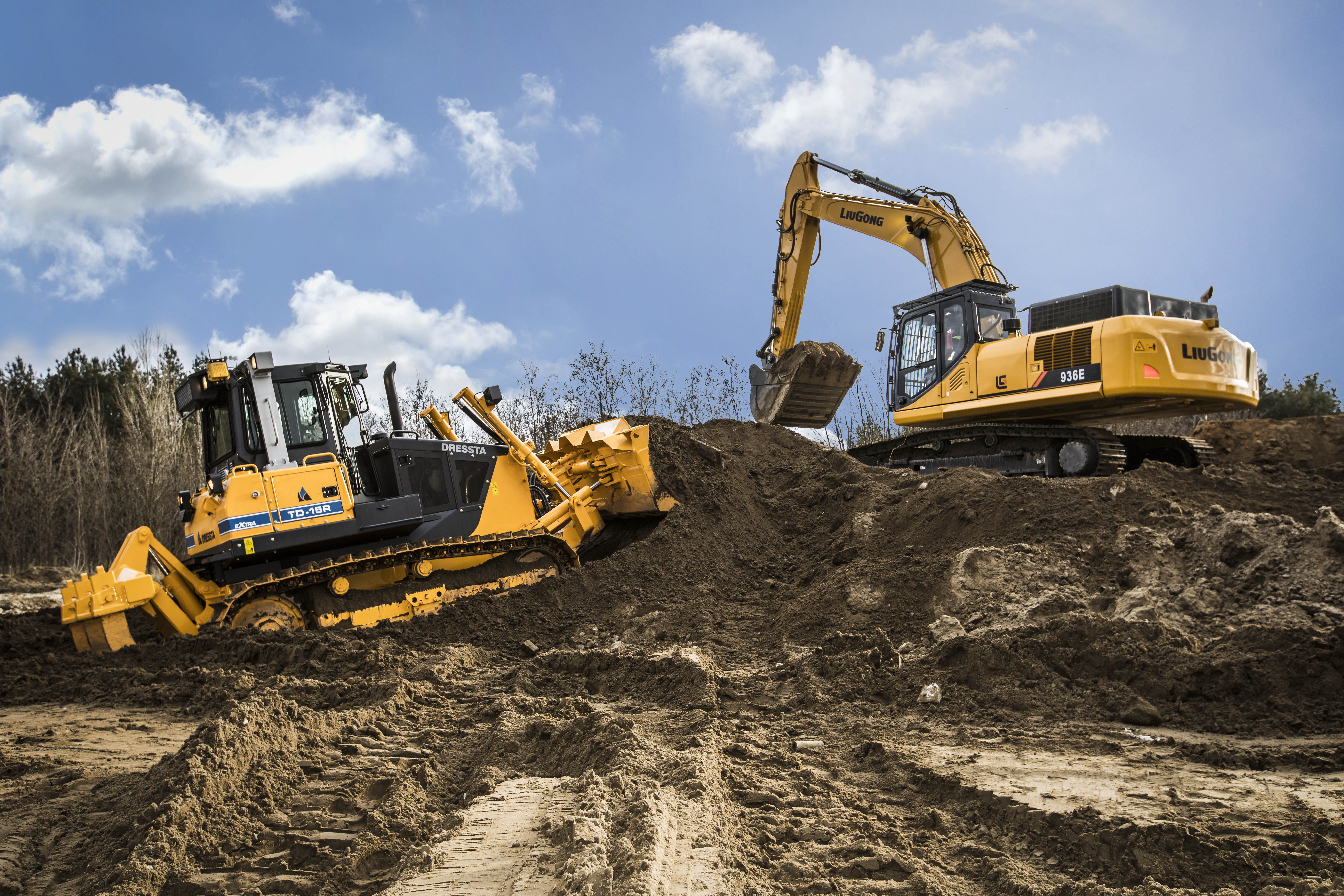 The E series excavators have joined the Dressta dozers on the production lines at the Polish plant LiuGong 936E + Dressta TD-15R Extra2.jpg