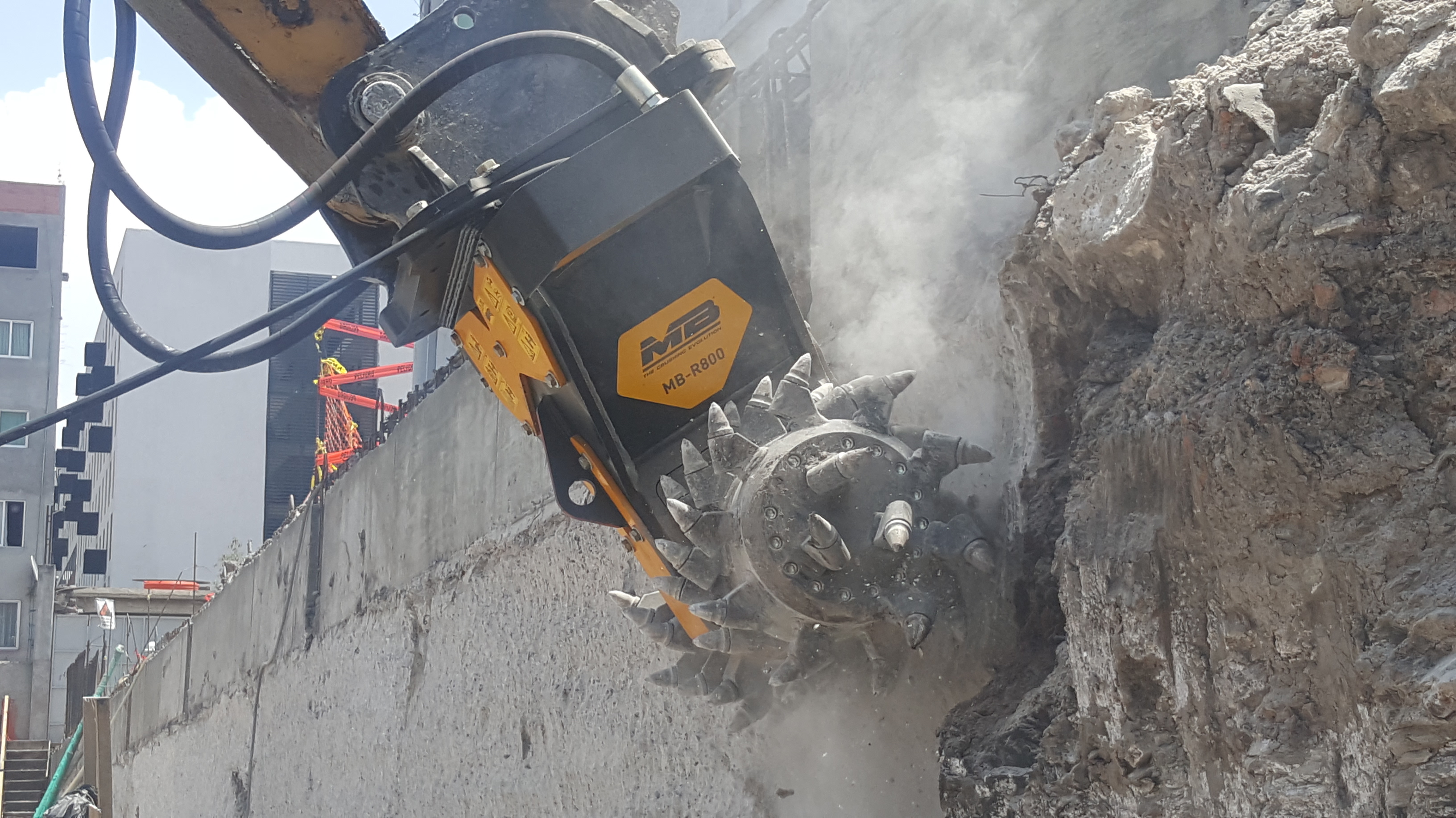 A drum cutter from MB Crusher played a key role in a Mexico City demolition job MB-R800_Cat_Demolition_Concrete_Mexico.jpg