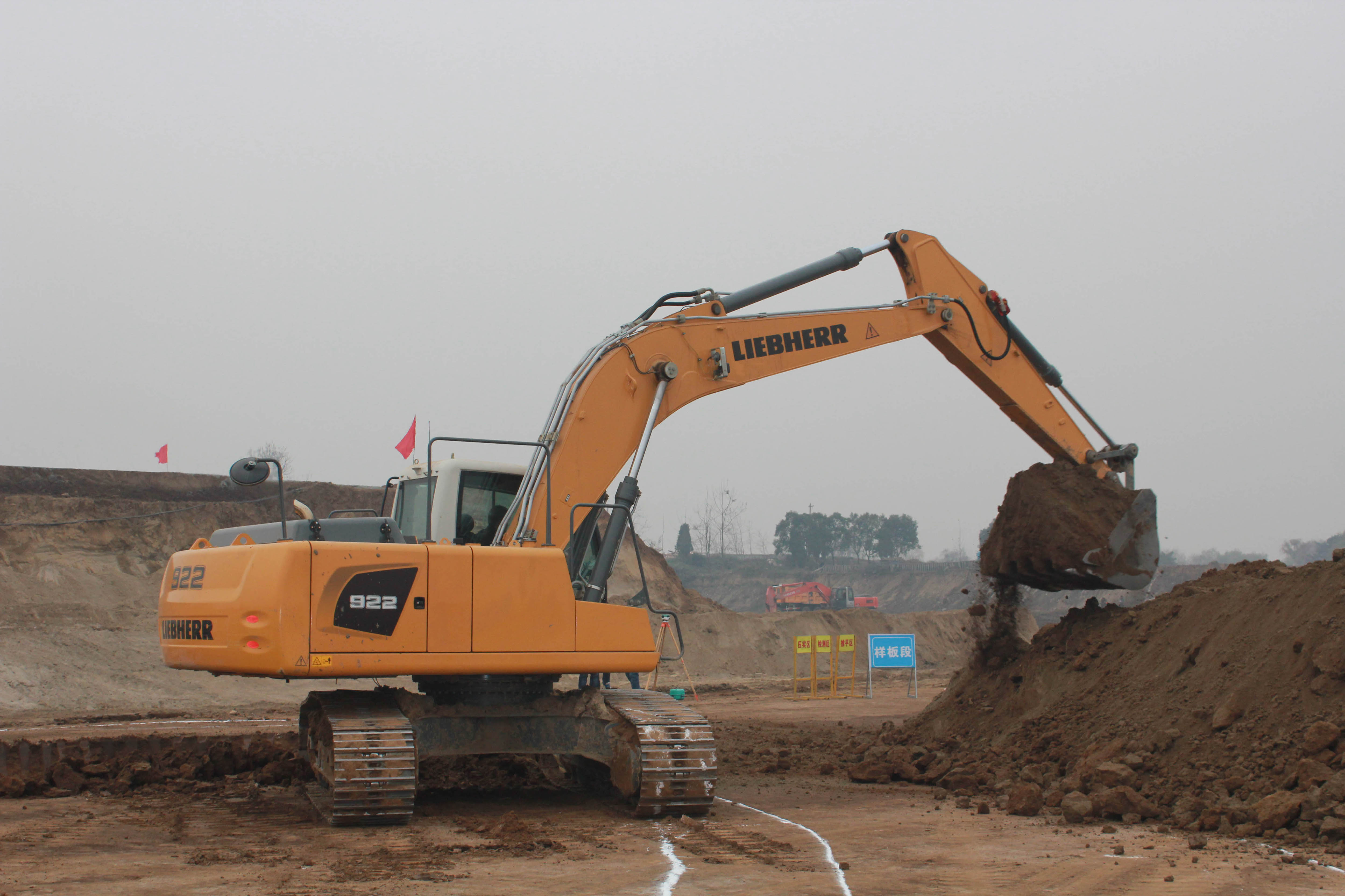 The Liebherr R 922 crawler excavator being used for earthmoving works at the Meibei Lake construction project close to the town of Xi’an liebherr-crawler-excavator-r-922-china