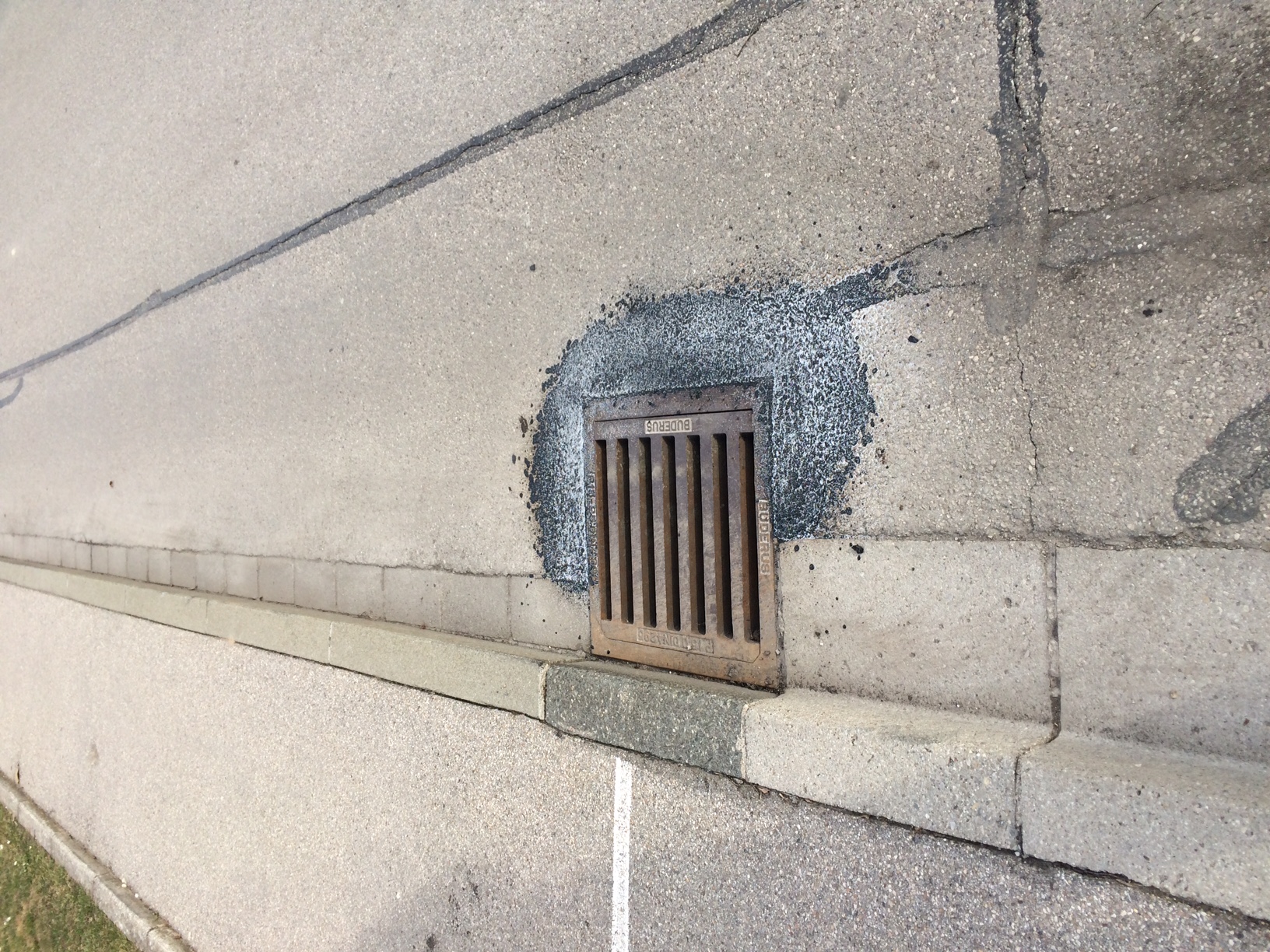 The hot applied thermoplastic ChipFill has a better bonding with underlying asphalt than cold process applications, according to Geveko Geveko-Chipfill.jpg