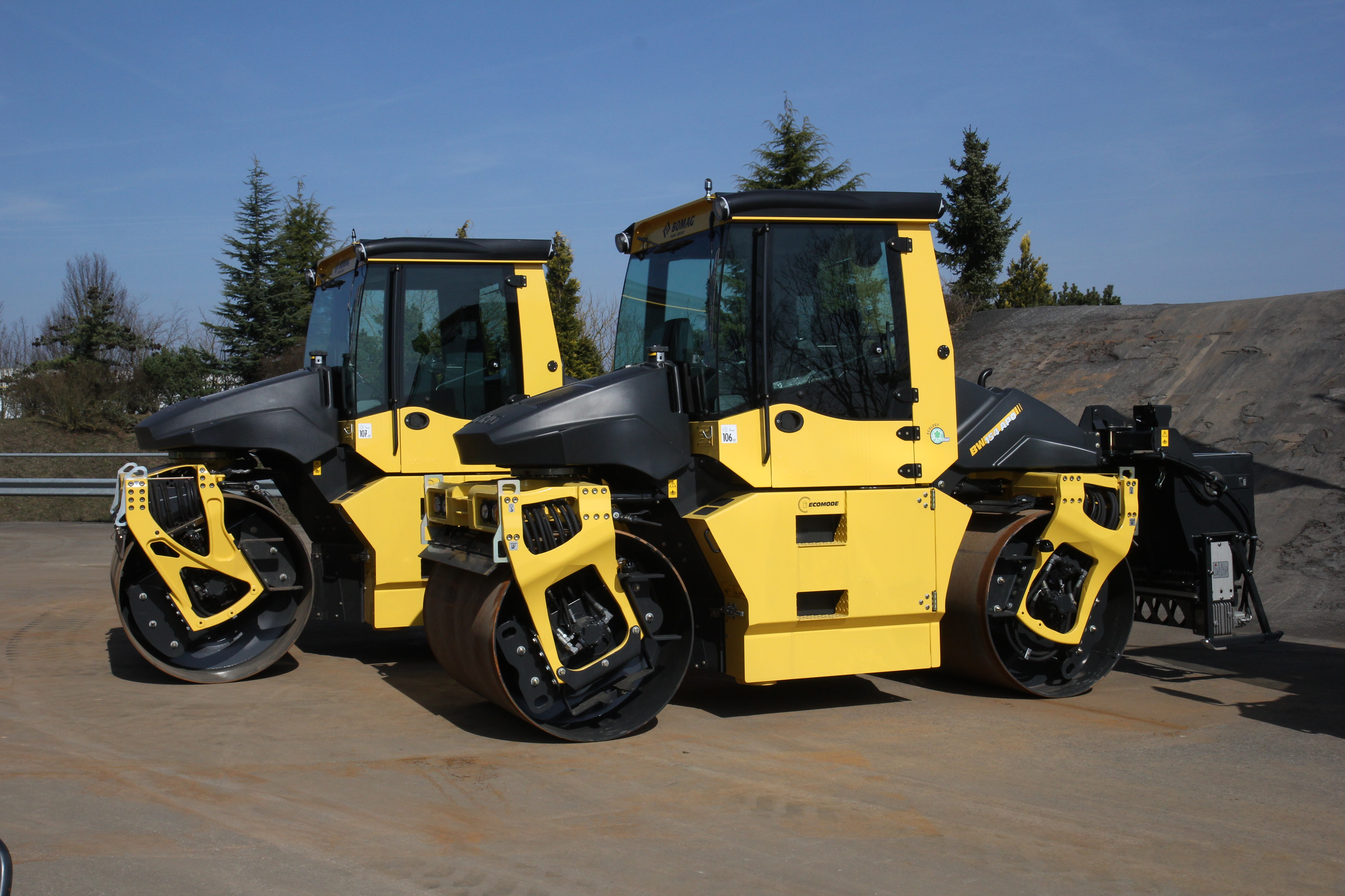 BOMAG is now offering split drums on its oscillating asphalt roller bomag_asphaltcompactor1_MW_A1_pic.jpg