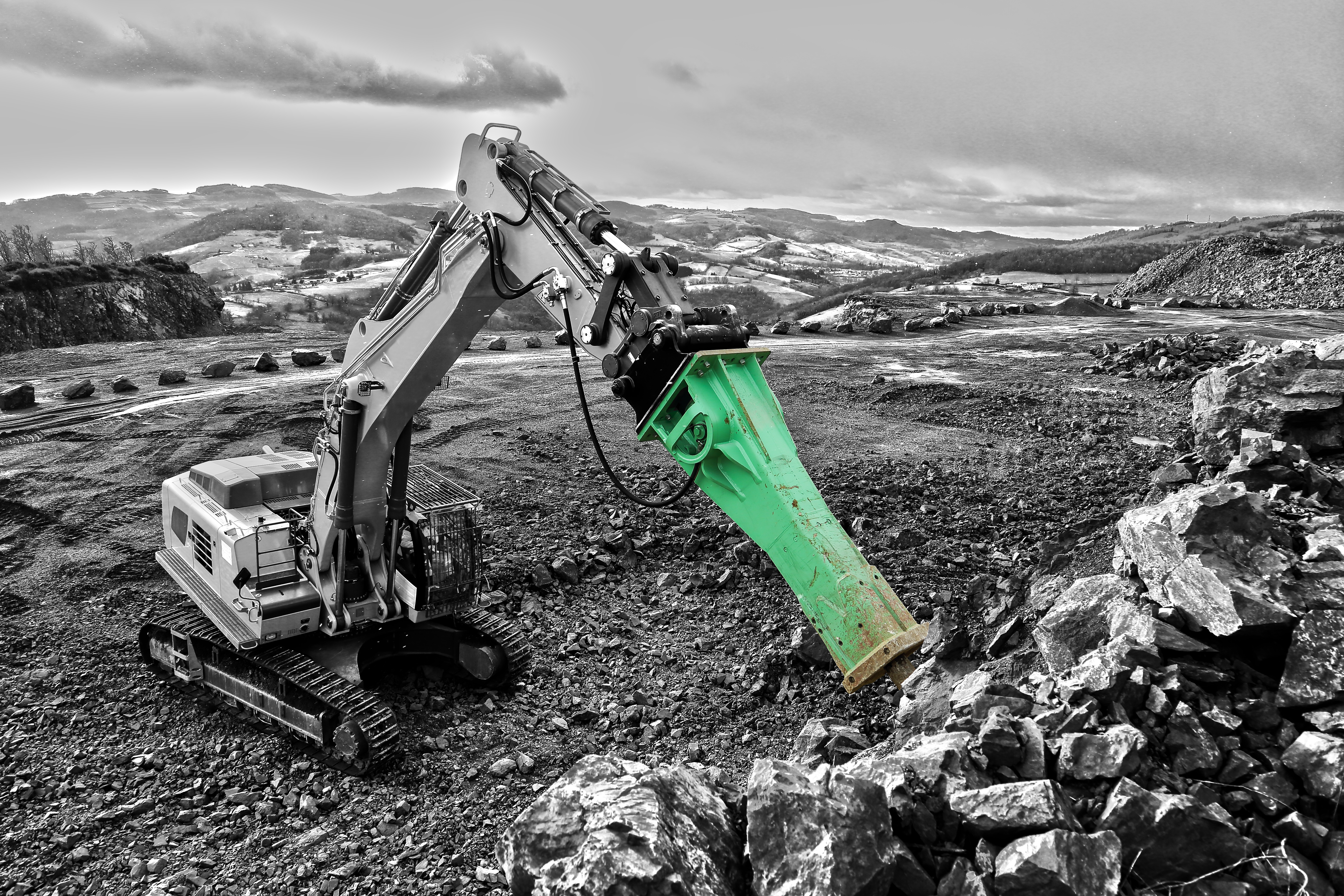Montabert’s new V7000 heavy rock breaker in action Montabert_Breakers_Pat_B1.jpg