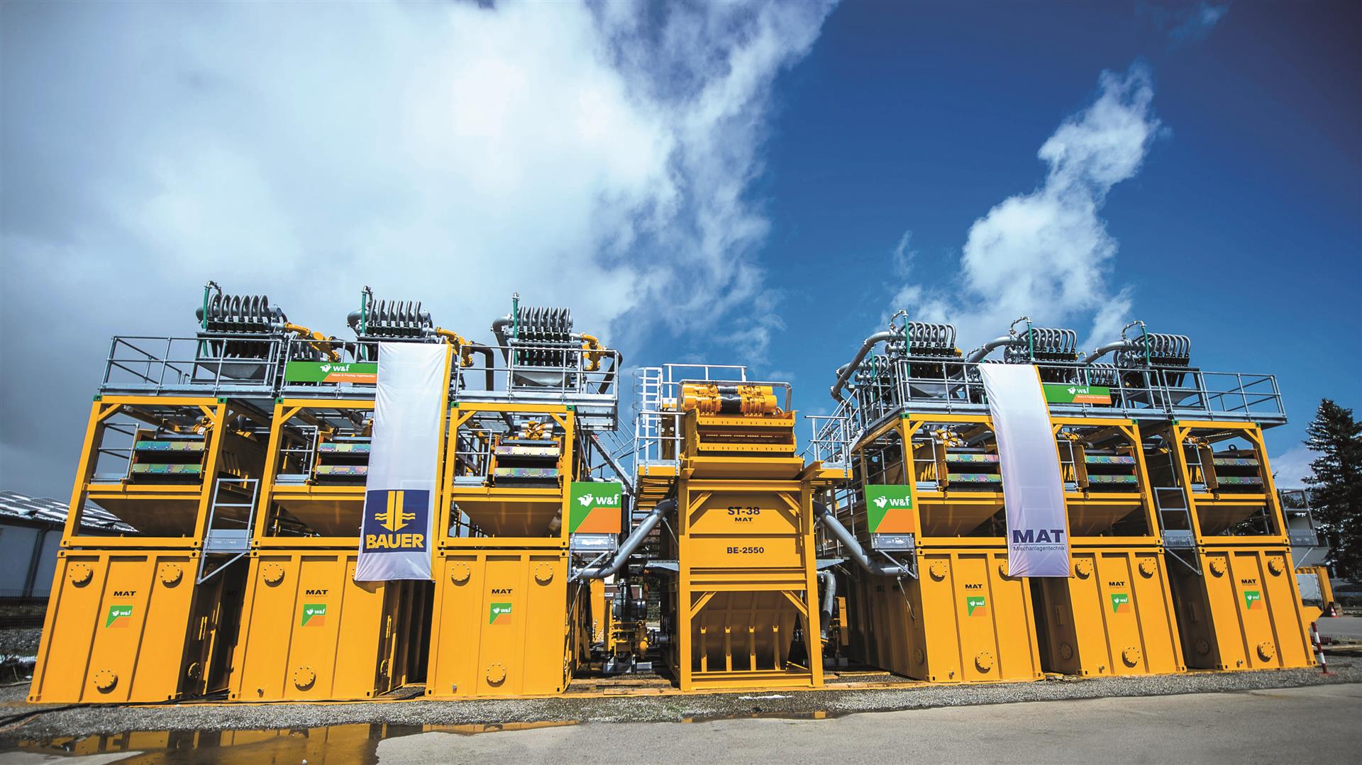For the Swiss Eppenberg Tunnel project, the entire six-unit BE-2550 separating plant was enclosed to cut noise and protect it against ice and snow Bauer-Seperation- BE-2550.jpg