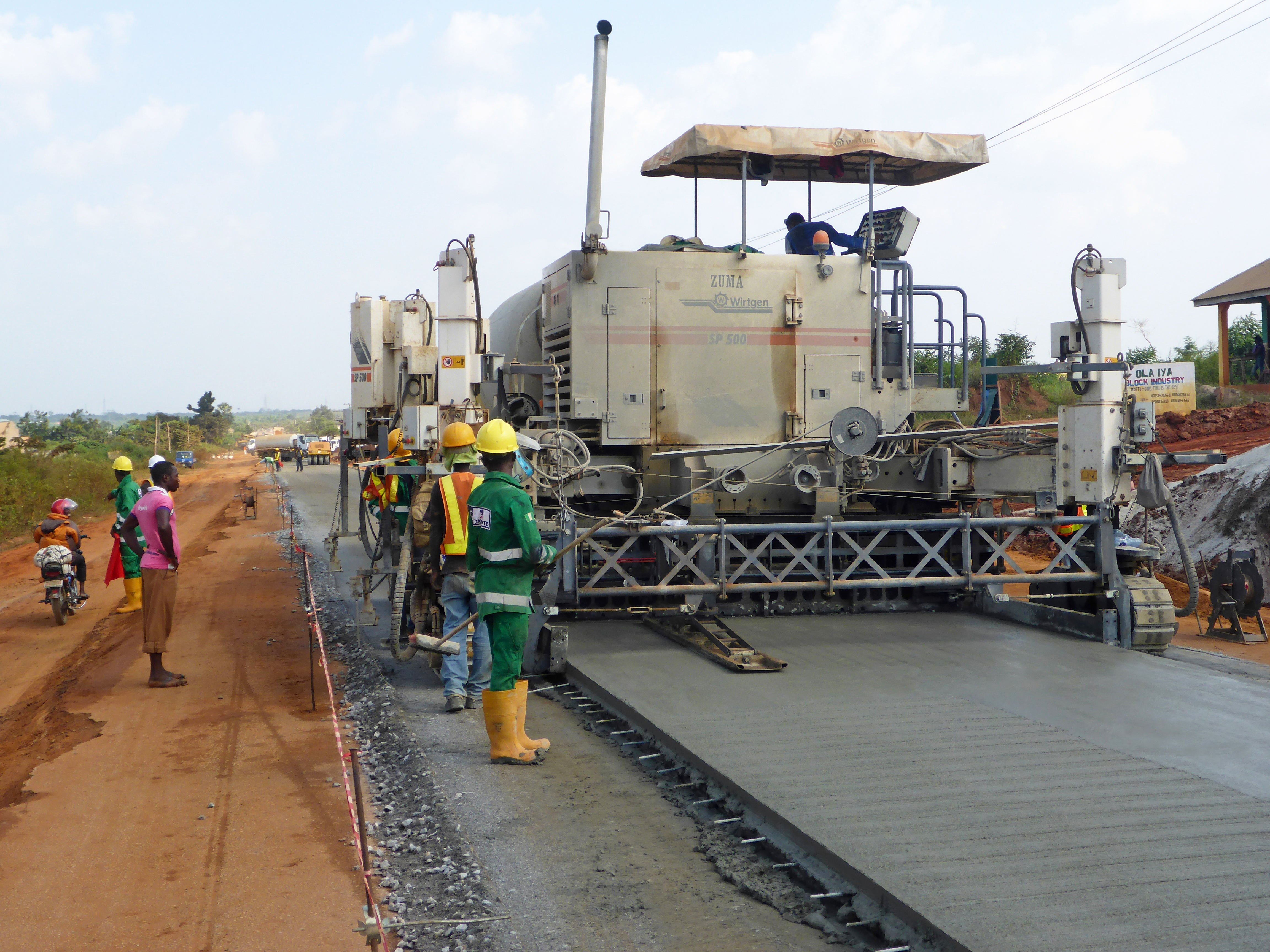 Equipment from Wirtgen has been used to construct Nigeria’s longest stretch of concrete road, in Ogun State SP500_01044.jpg
