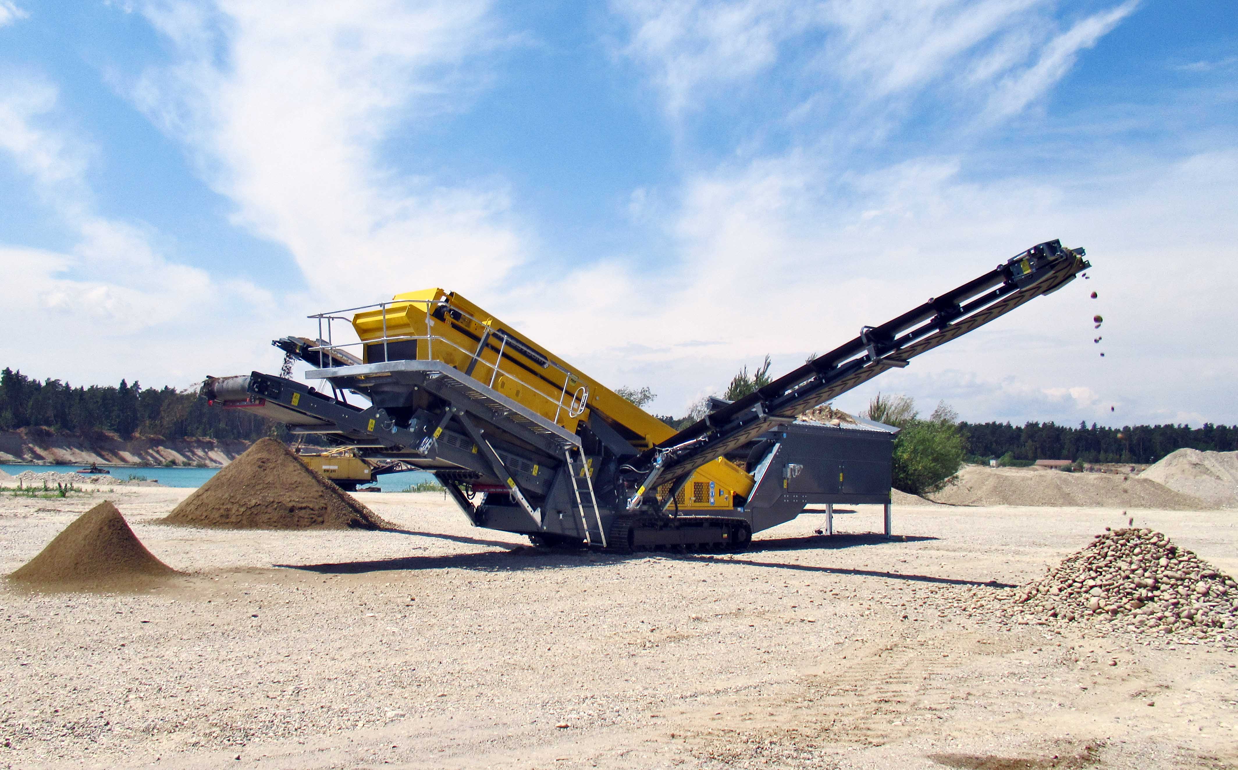 Slovenian contractor CP Ptuj has put a Rubble Master RM MSC5700M tracked mobile post-screen to work beside an RM 100GO! impact crusher for efficient production. RubbleMaster Slovenia.jpg
