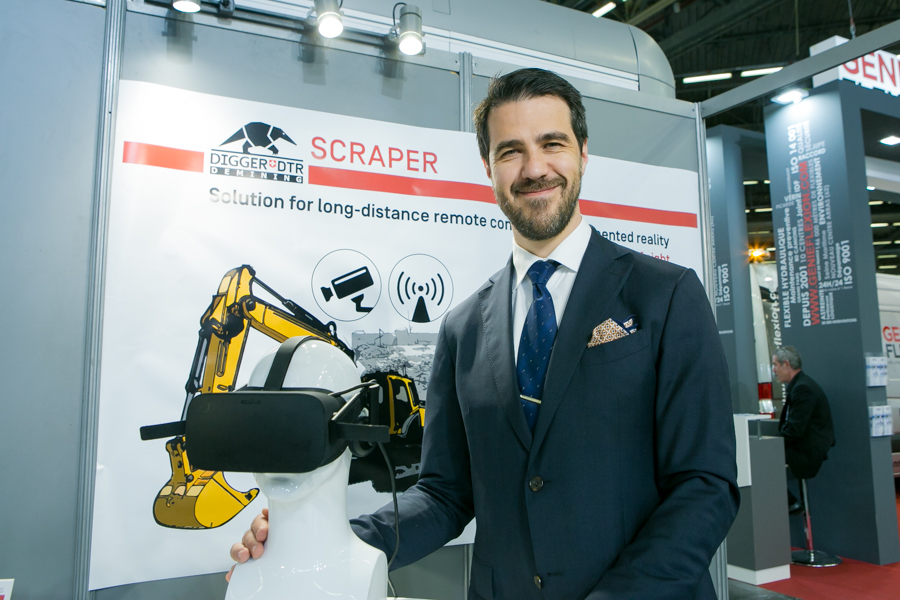 Umberto Draghi, development director at Digger DTR Deming Digger DTR-Scrapper VR headset-Umberto Draghi-3.jpg