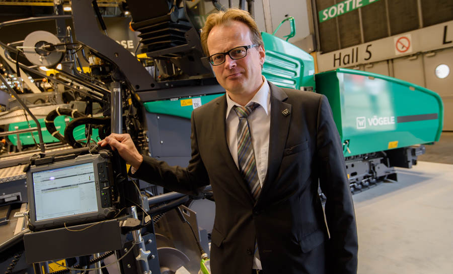 Stephan Weller, head of software products at Voegele: the system offers direct access to the most important machine data WIRTGEN-Vogele-SUPER1800-3i TELEMATICS-Dr Stephen Weller-2.jpg