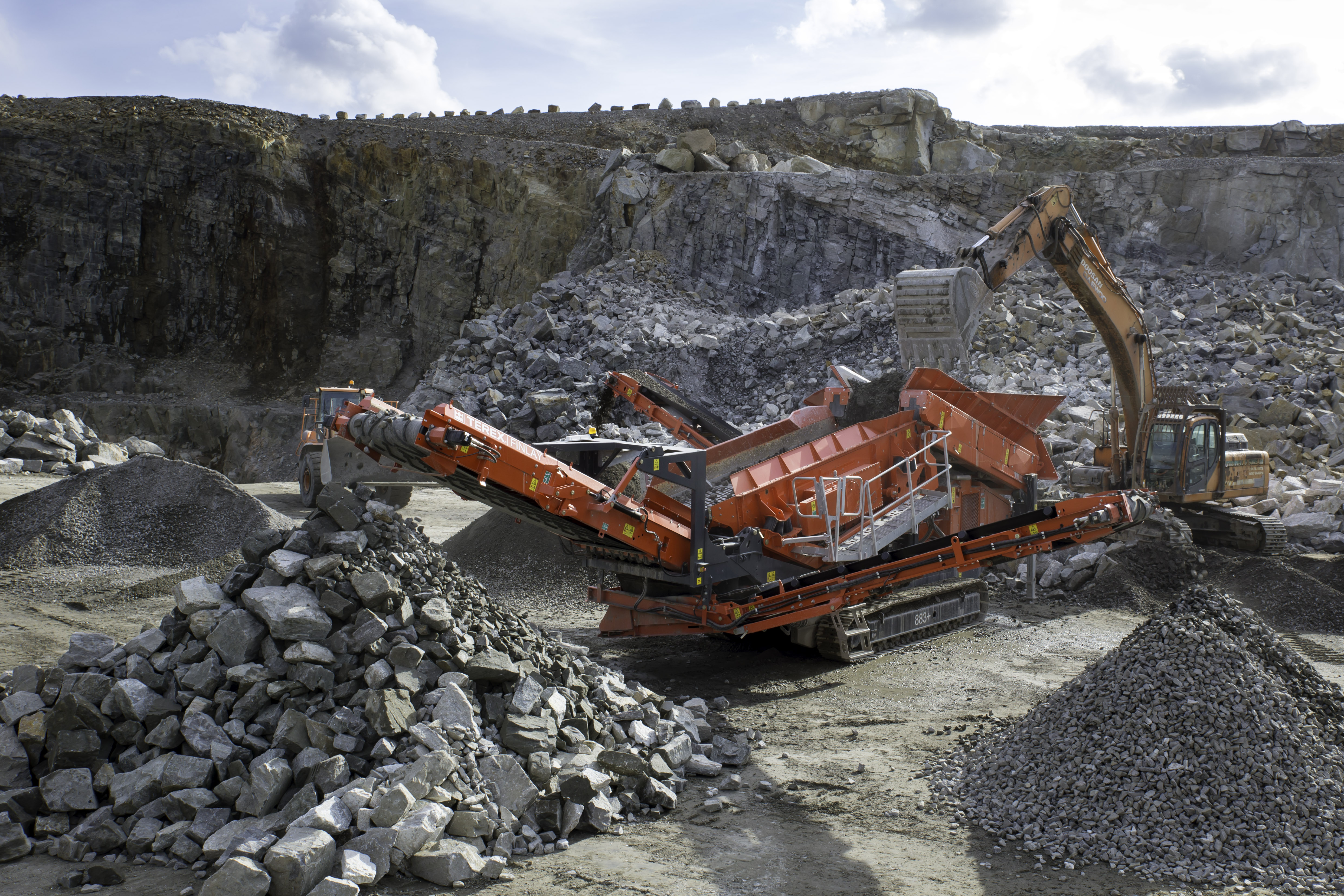 Terex Finlay is launching the 883+ triple shaft screen in Q3 2018 5_Terex Finlay 883+-triple-shaft_GW_A1_pic.jpg