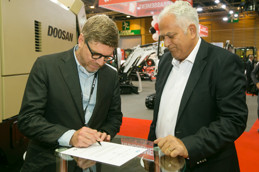 Pictured left to right: Alvaro Pacini, president of Doosan Bobcat EMEA and Fadel Hassan, managing director of TAMGO Doosan-Alvaro Pacini & Fadel Hasnan-1.jpg