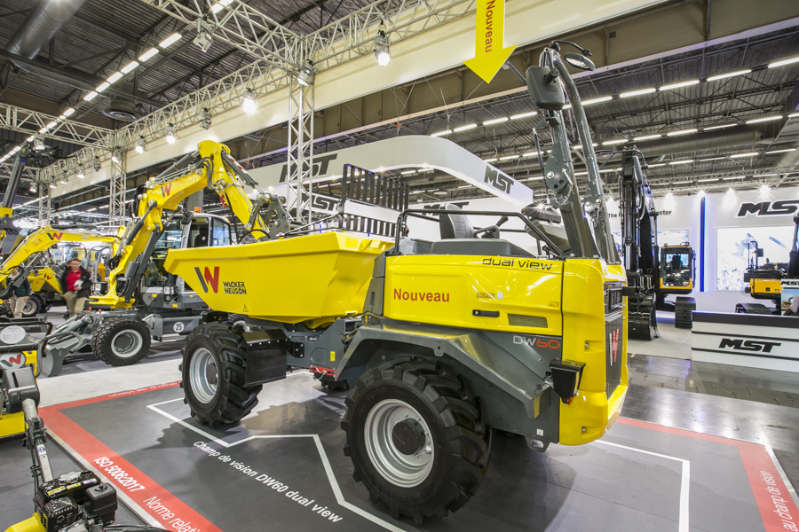 DW60 uses a reverse drive operator’s platform Wacker Neusom-DW60-2.jpg