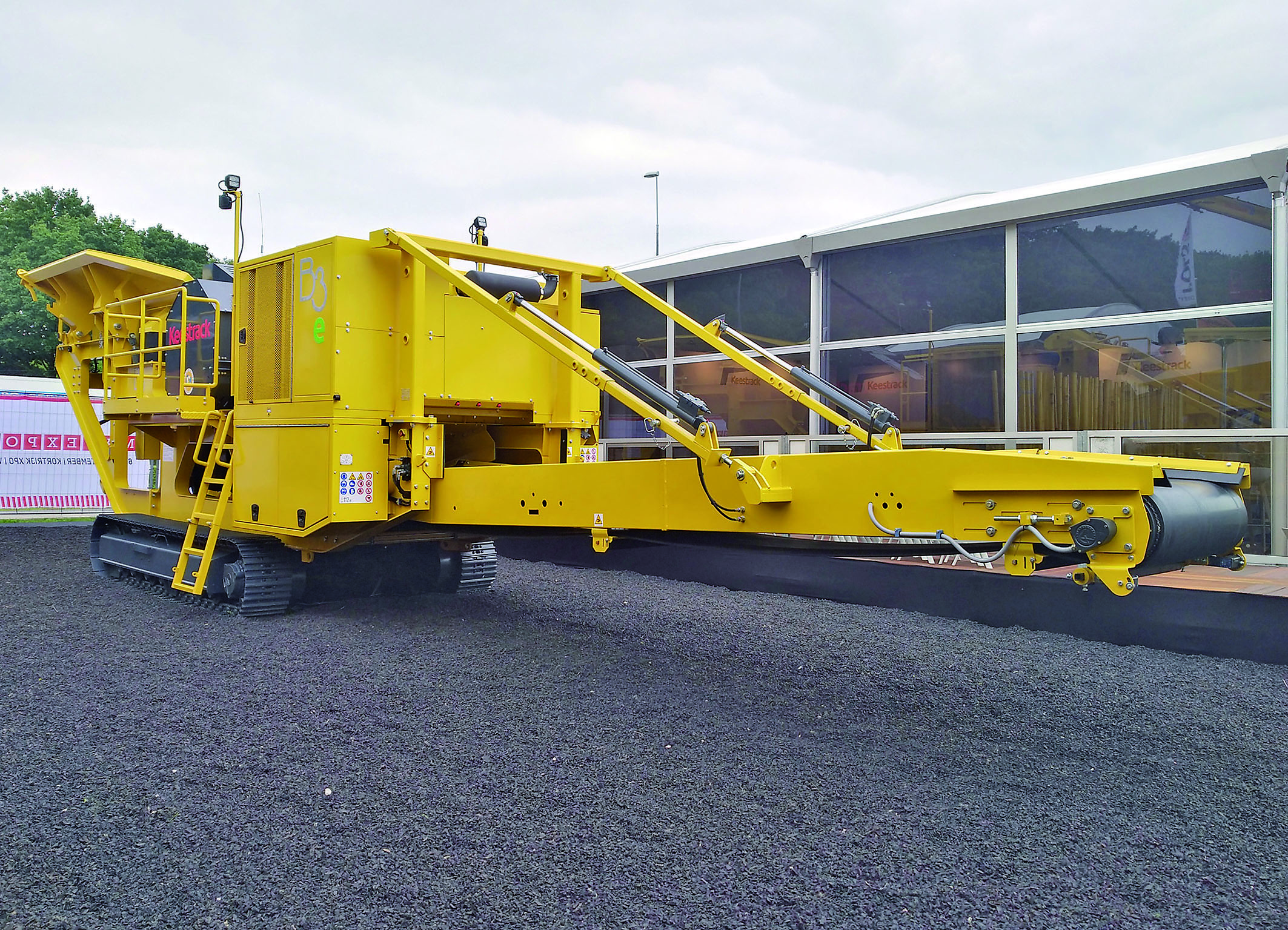 The 30tonne class Keestrack B3e hybrid jaw crusher is said to be optimised for ease of transport between sites Keestrack_ HybridJaw_B3e 1.jpg