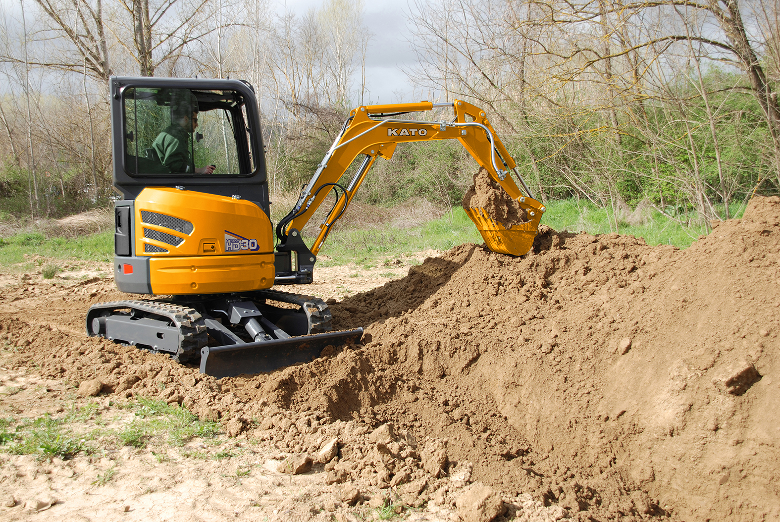 Kato Imer’s 30V4 and 35V4 mini excavators now being made in San Gimignano, Italy Kato-30V4.jpg