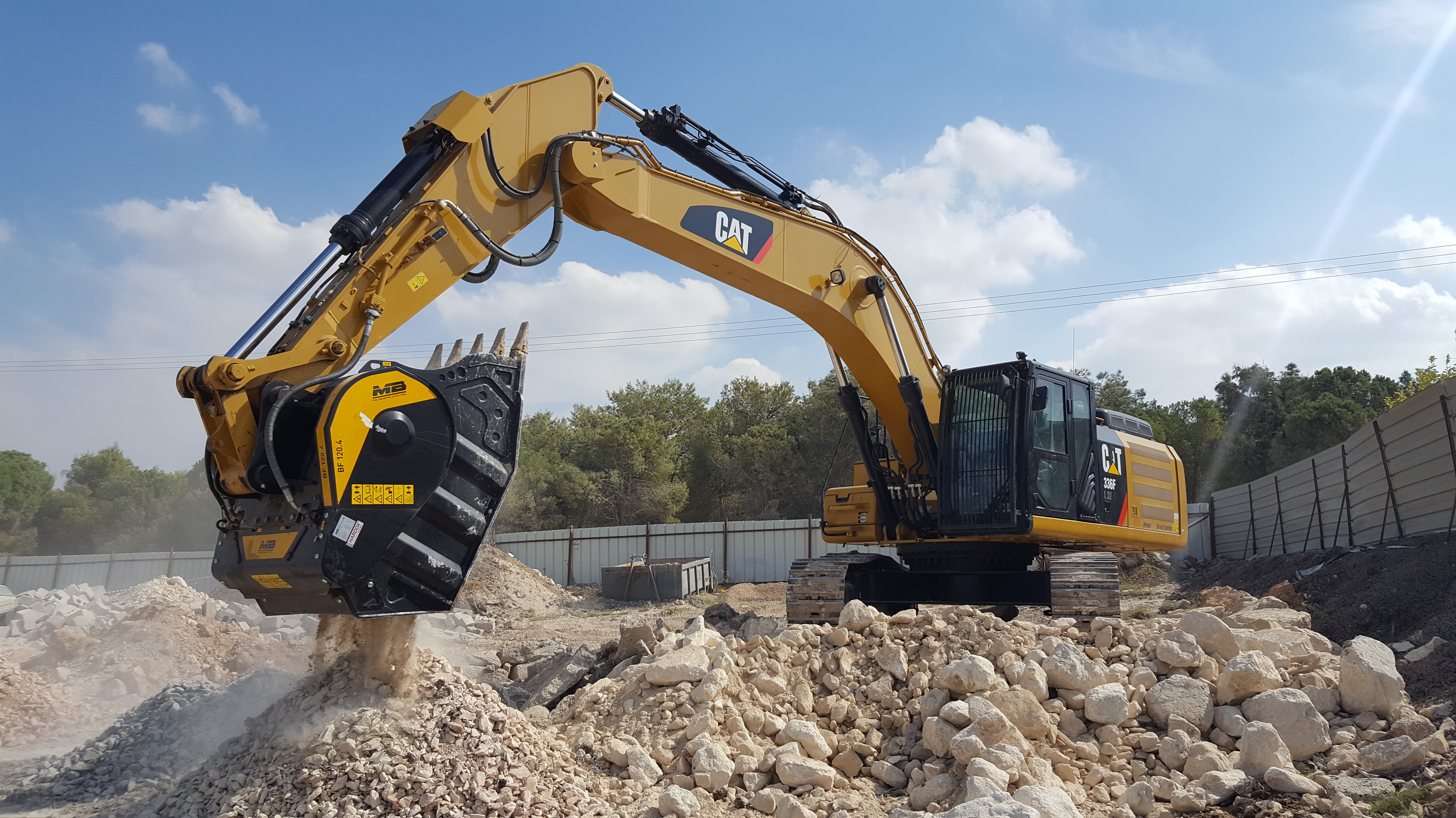 The MB Crusher units are said to be both versatile and easy to transport BF120.4_Cat.jpg