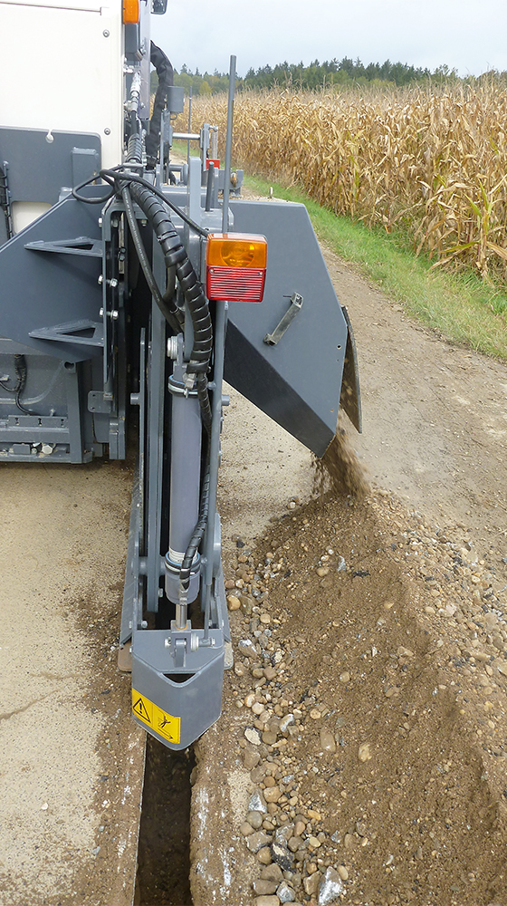 Wirtgen W 100 CFi: can mill channels up to 600mm deep and 300mm wide Wirtgen W 100 CFi.jpg