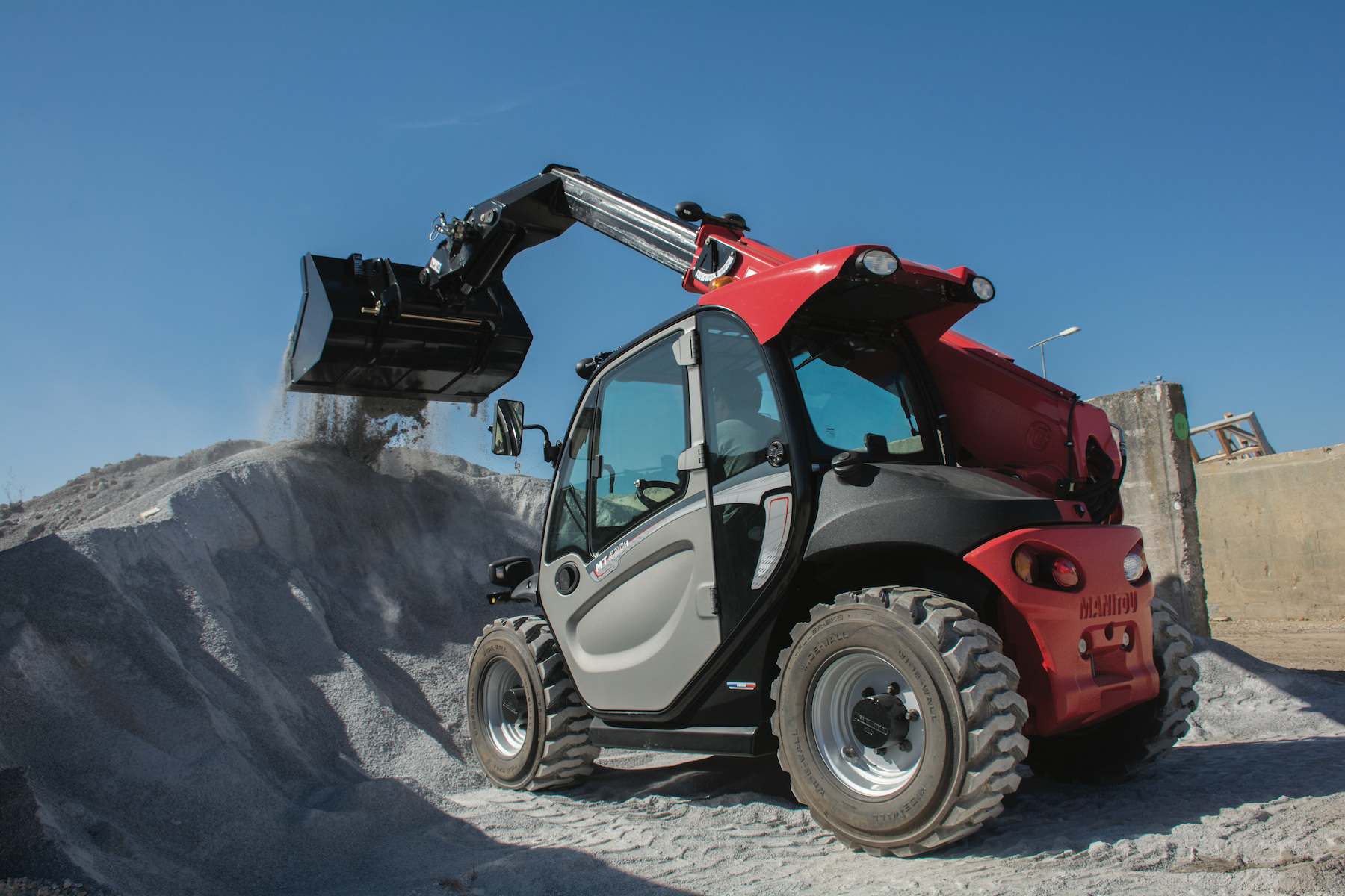 Manitou’s new Easy models offer a wide range of capabilities Manitou introduces the MT732 to MT1840 Easy telehandlers.jpg