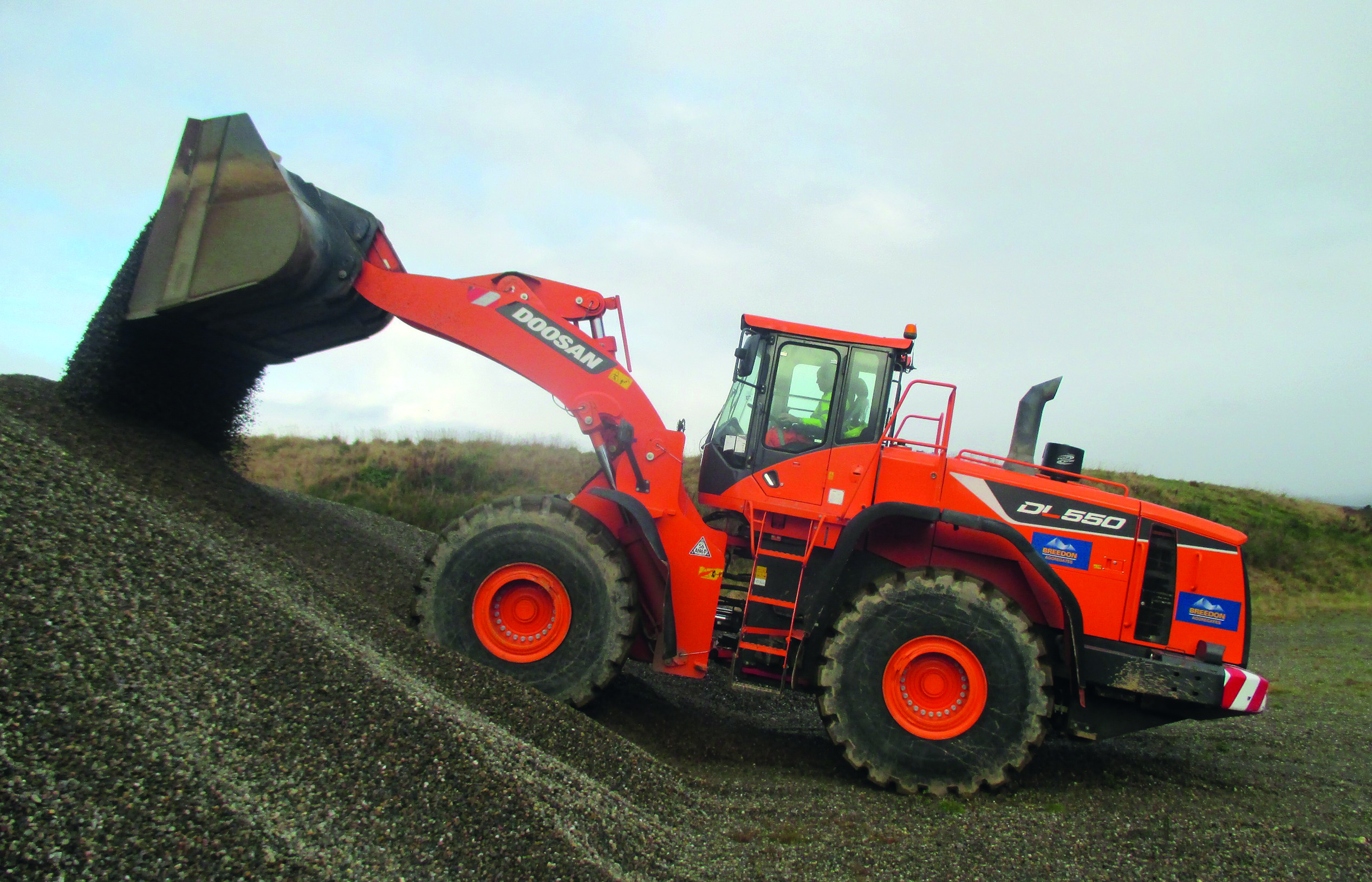 Doosan's Dl550-55 at work in Scotland Doosan's DL550-55 at work in Scotland.jpg