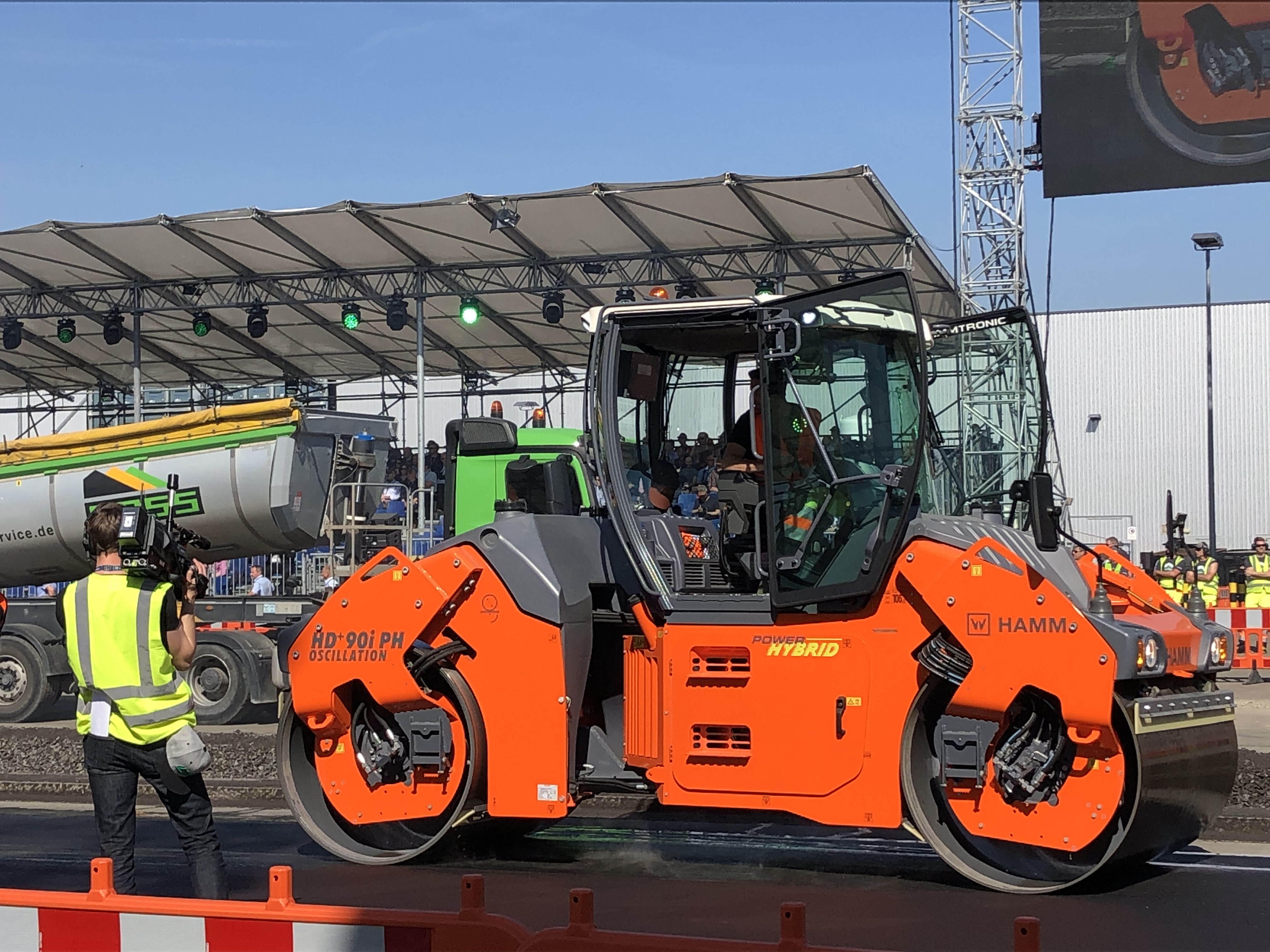 Hamm’s HD+ 90i PH roller demonstrating at parent group Wirtgen’s recent Technology Days event at the Voegele factory in Germany Hybrid Hamm roller.jpg
