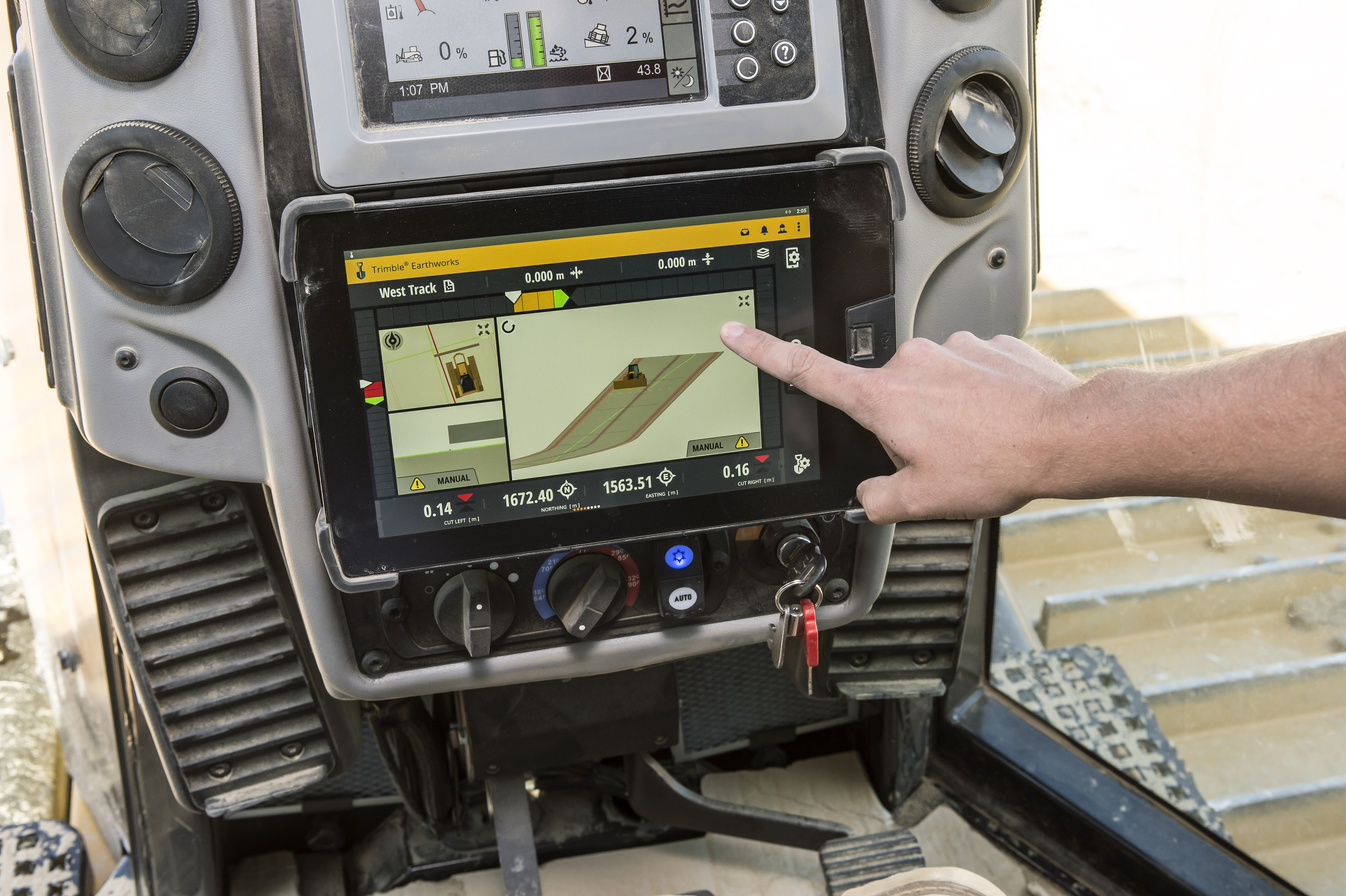 The new Trimble dozer system offers speed and accuracy of working trimble_dozercontrol_MW_A1_pic.jpg