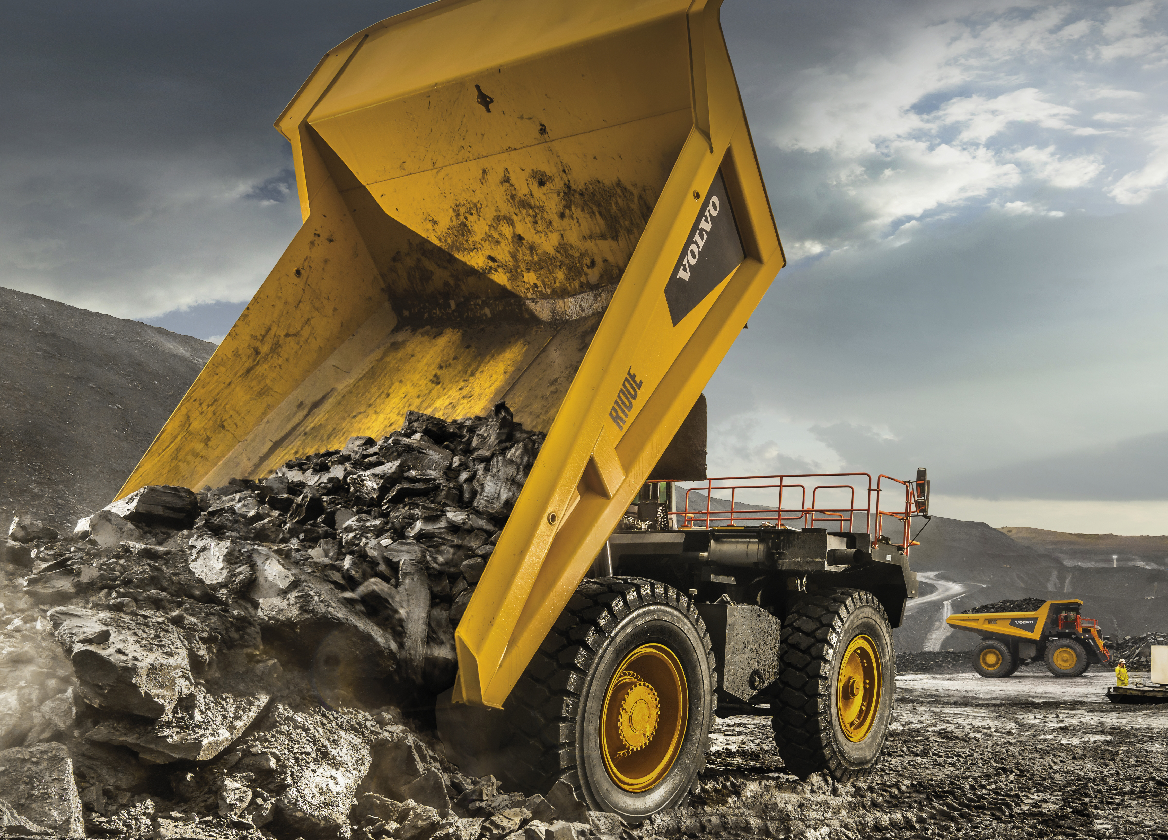 Volvo CE’s uprated rigid haulers offer improved safety and reduce fuel consumption VOLVO_RIGID_HAULER_R100E pic 4 2.jpg