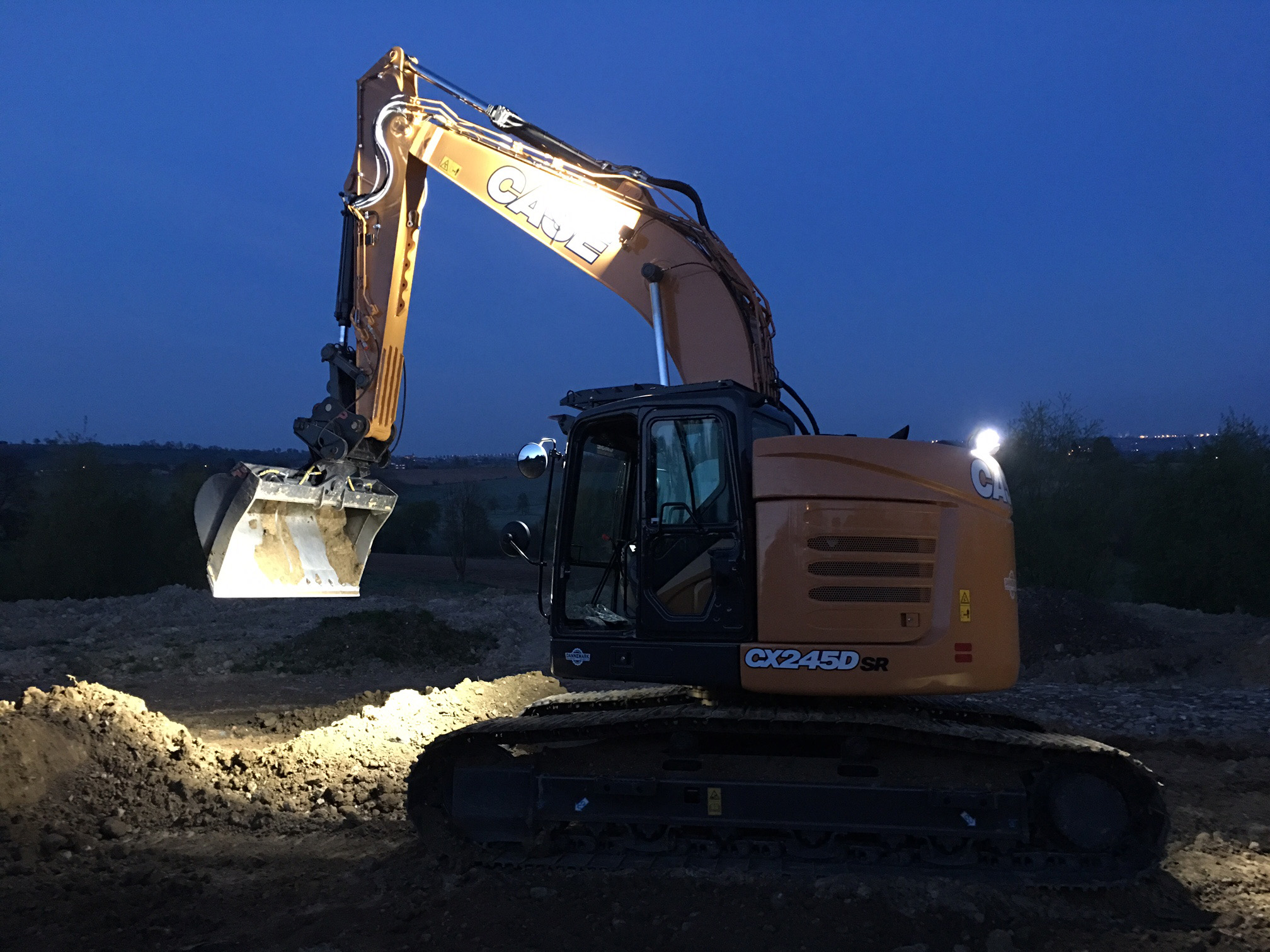 Case’s CX245D SR excavator: compact counterweight and modified boom placement CASE CX245D SR.jpg