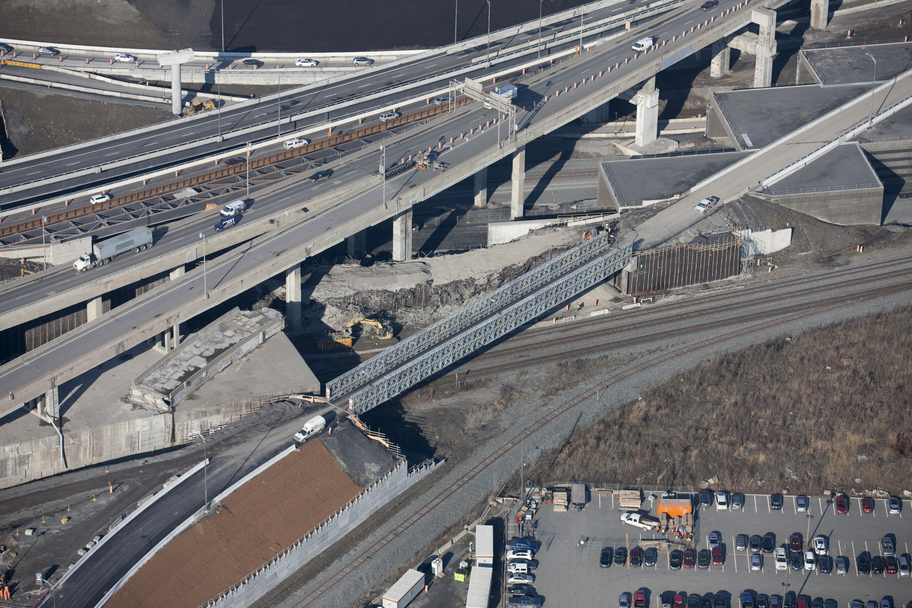 Terex Bid-Well 3600 paver: LED lighting delivers additional visibility at night Turcot-Montreal.jpg