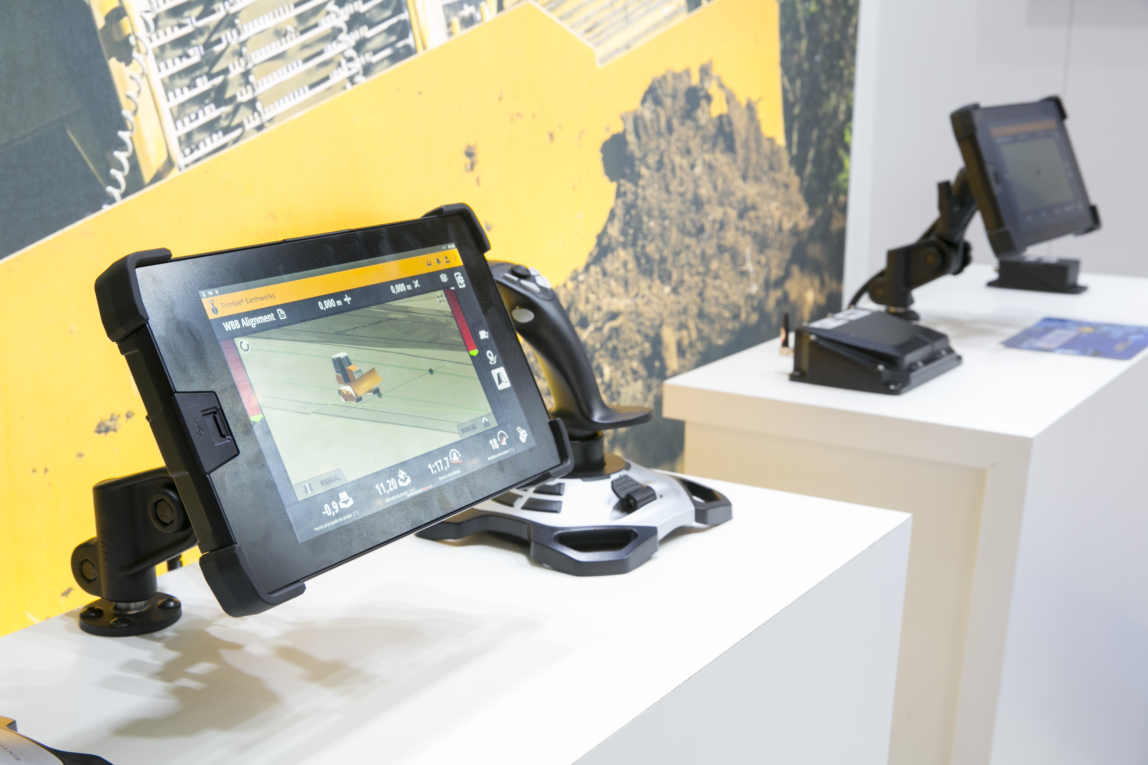 The new Trimble EarthWorks package: said to offer higher accuracy and productivity than the previous system from the firm Trimble-Earthworks for dozer-1.jpg