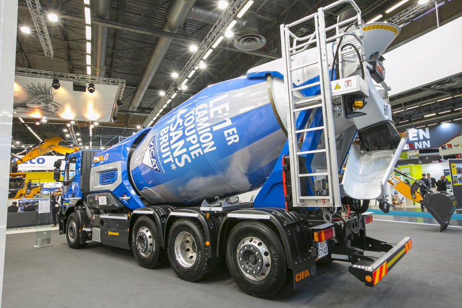 The new Iveco mixer truck features hybrid technology CASE- Stralis X-Way-4.jpg