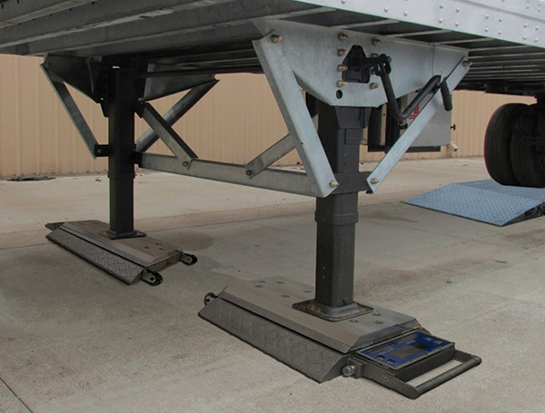 Intercomp’s new scale system ensures trailers can be loaded to optimum levels Intercomp_PT300DW Filling Scale Press Release Image650.jpg
